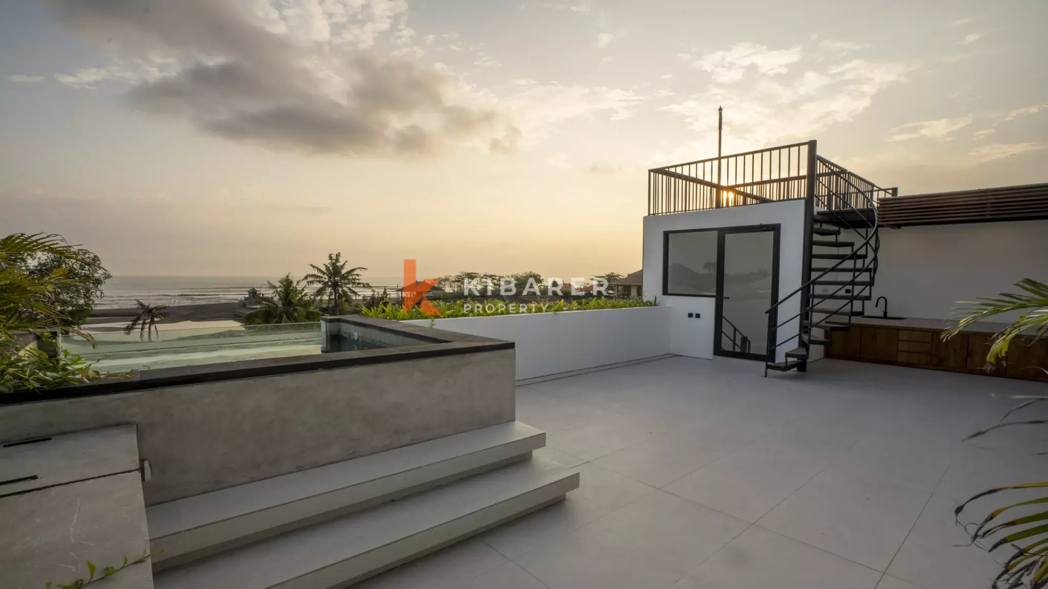 Luxurious Four-Bedroom Villa with Rooftop Pool and Ocean View in Pererenan — image 3