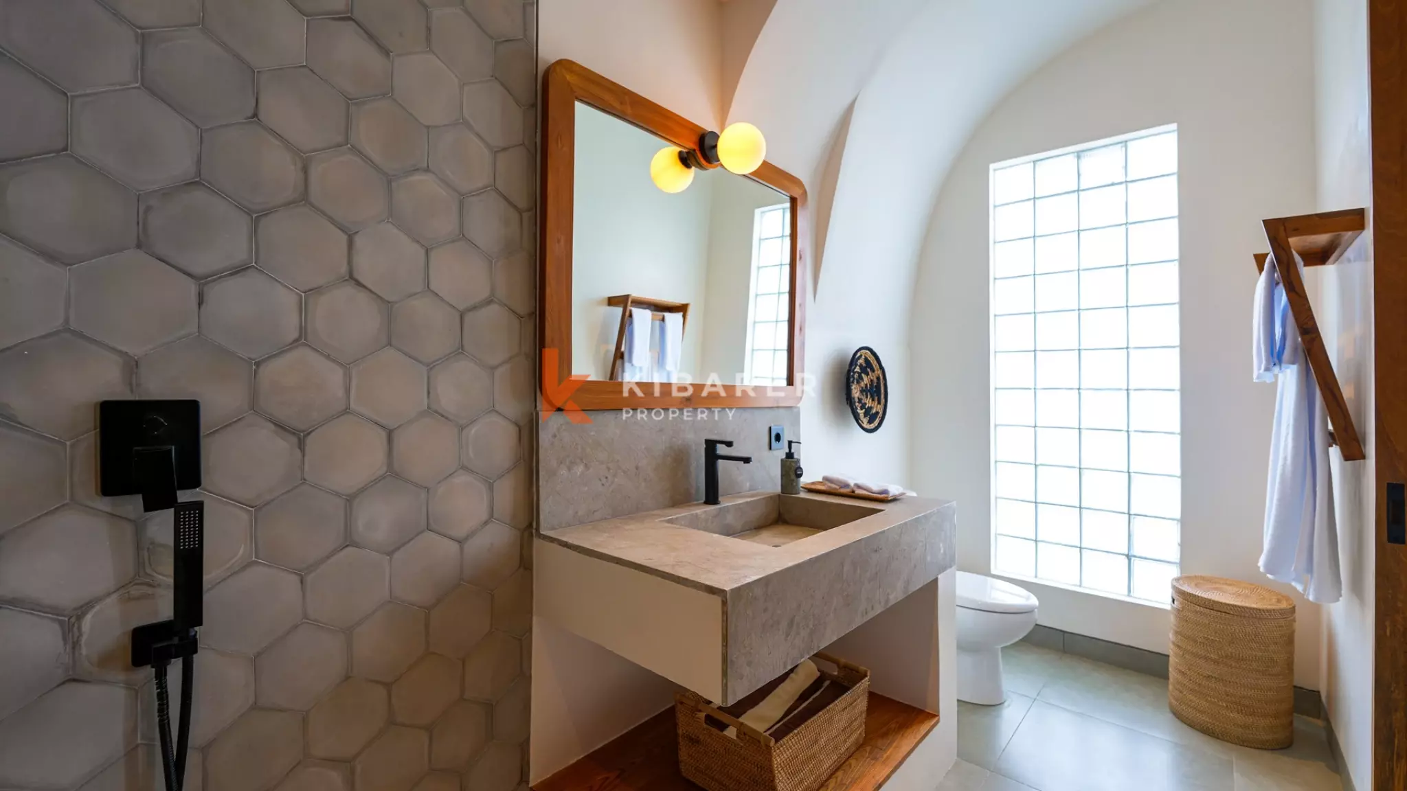 Brand New Three Bedroom Complex Villa within Walking Distance to Cemagi Beach — image 4
