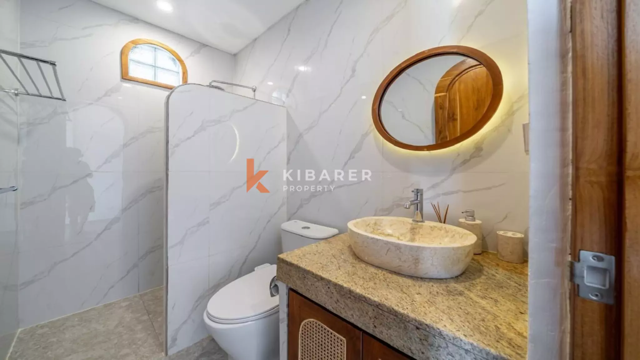 Stunning Three-Bedroom Villa with Rooftop in Pererenan — image 9