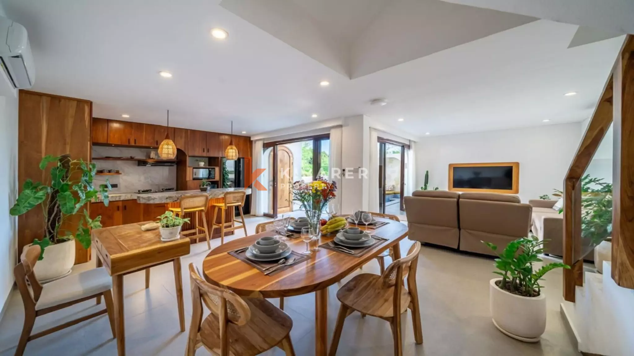 Stunning Three-Bedroom Villa with Rooftop in Pererenan — image 3
