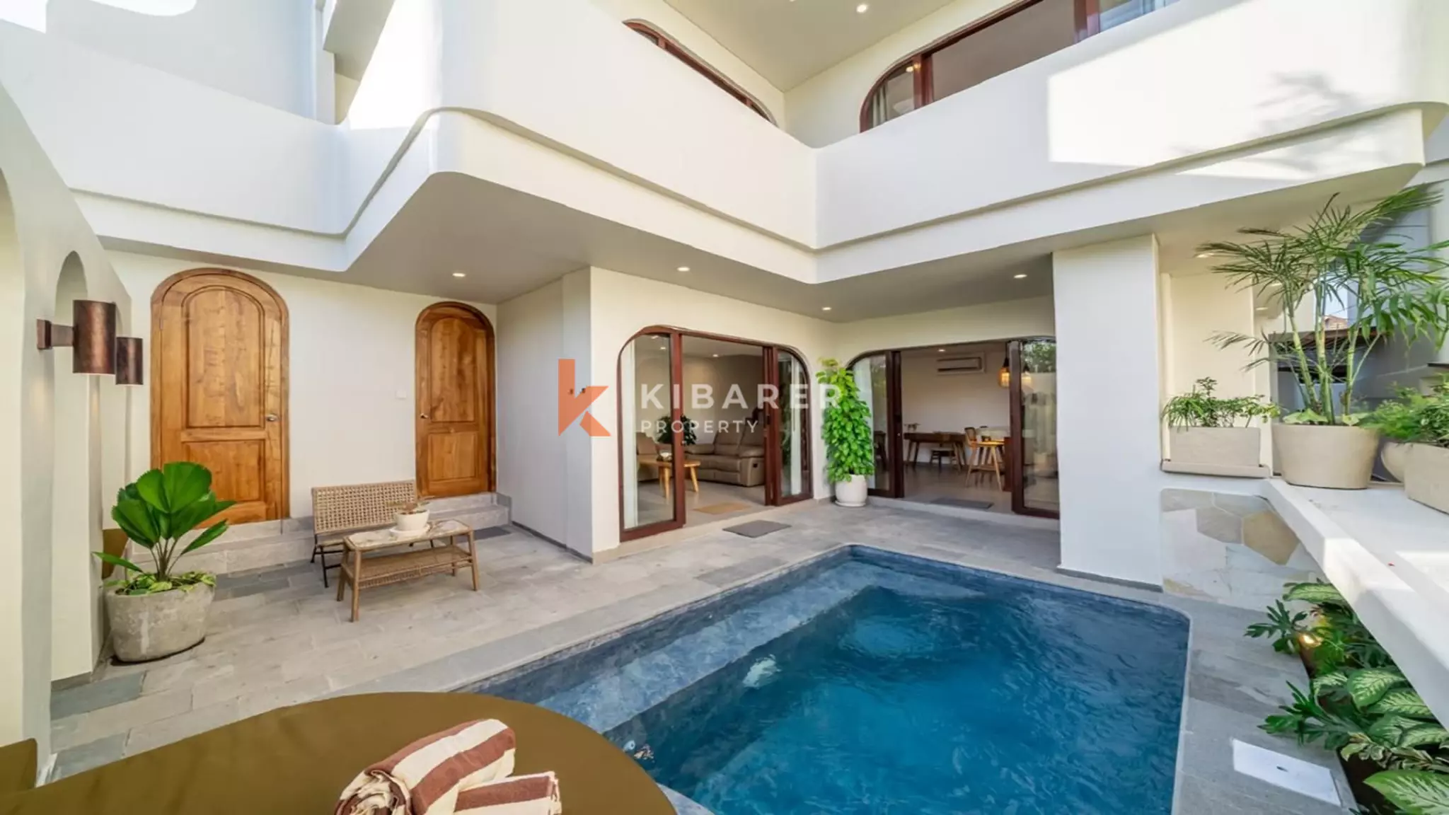 Stunning Three-Bedroom Villa with Rooftop in Pererenan — image 1