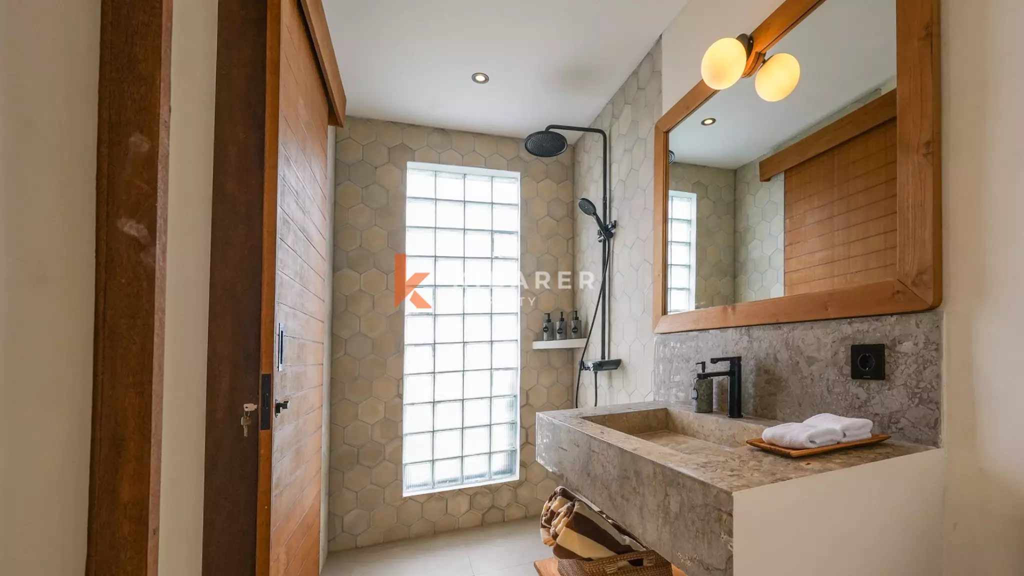Gorgeous Three-Bedroom Villa with Enclosed Living in Cemagi — image 13