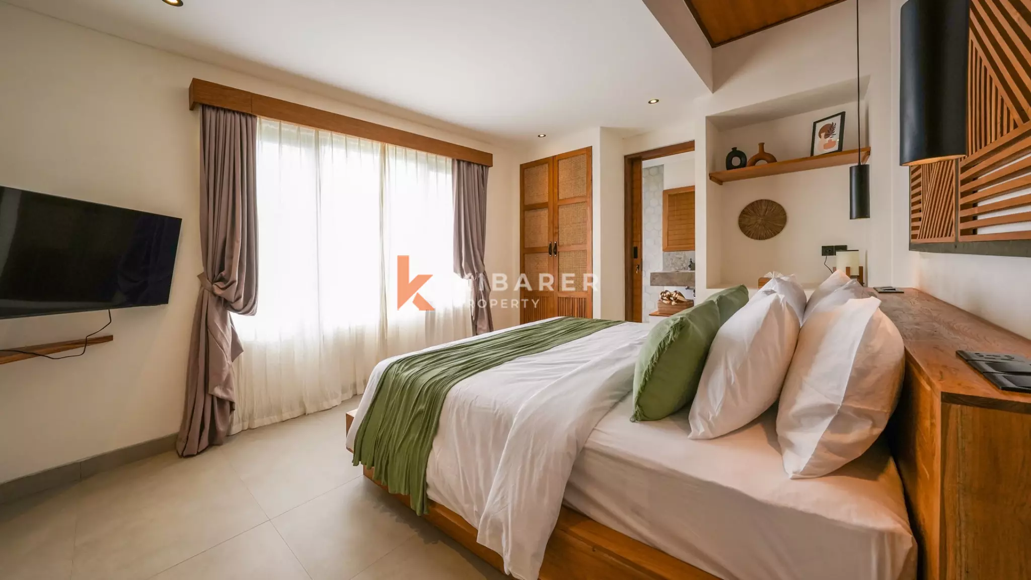 Gorgeous Three-Bedroom Villa with Enclosed Living in Cemagi — image 15