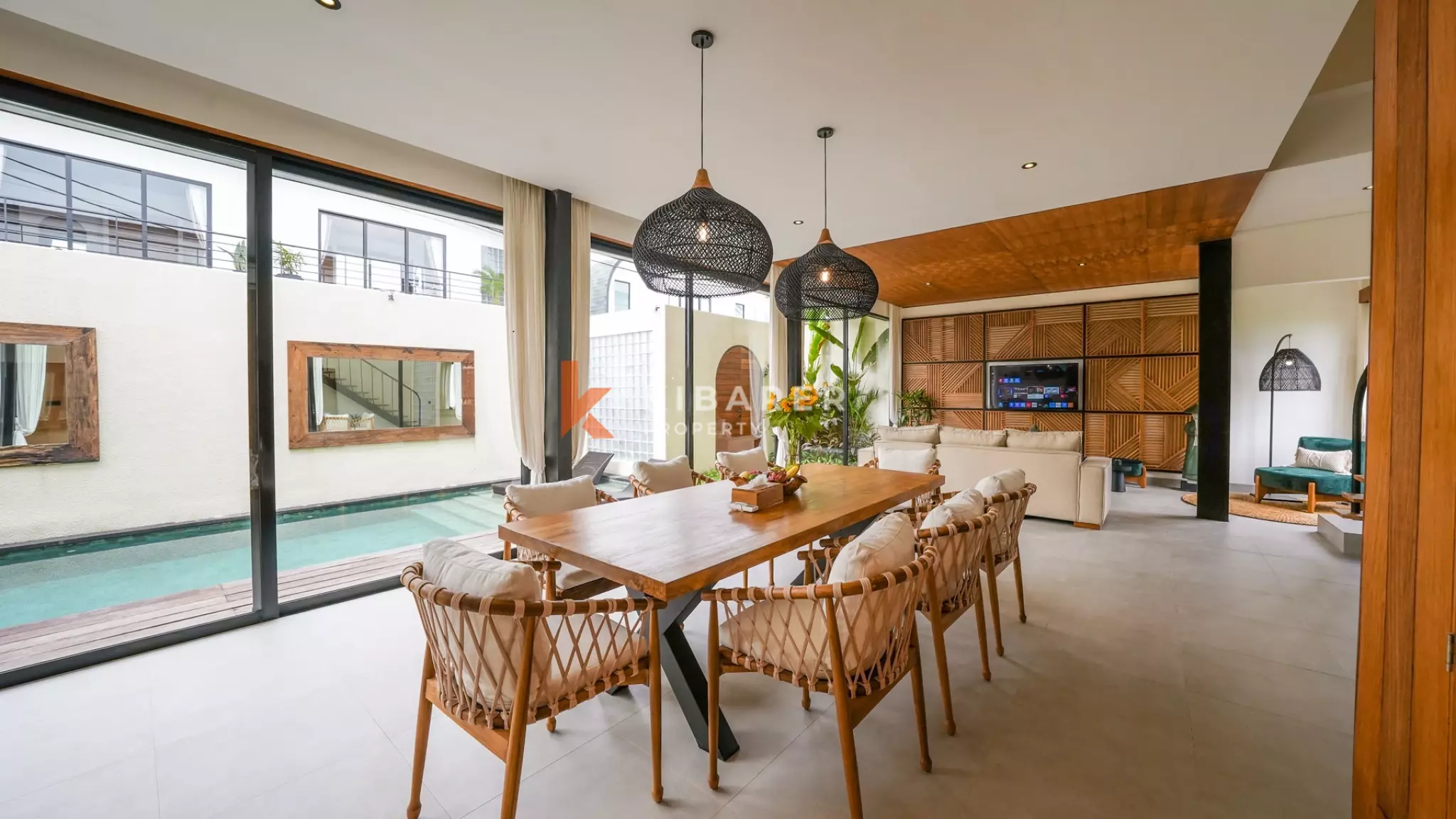 Gorgeous Three-Bedroom Villa with Enclosed Living in Cemagi — image 5