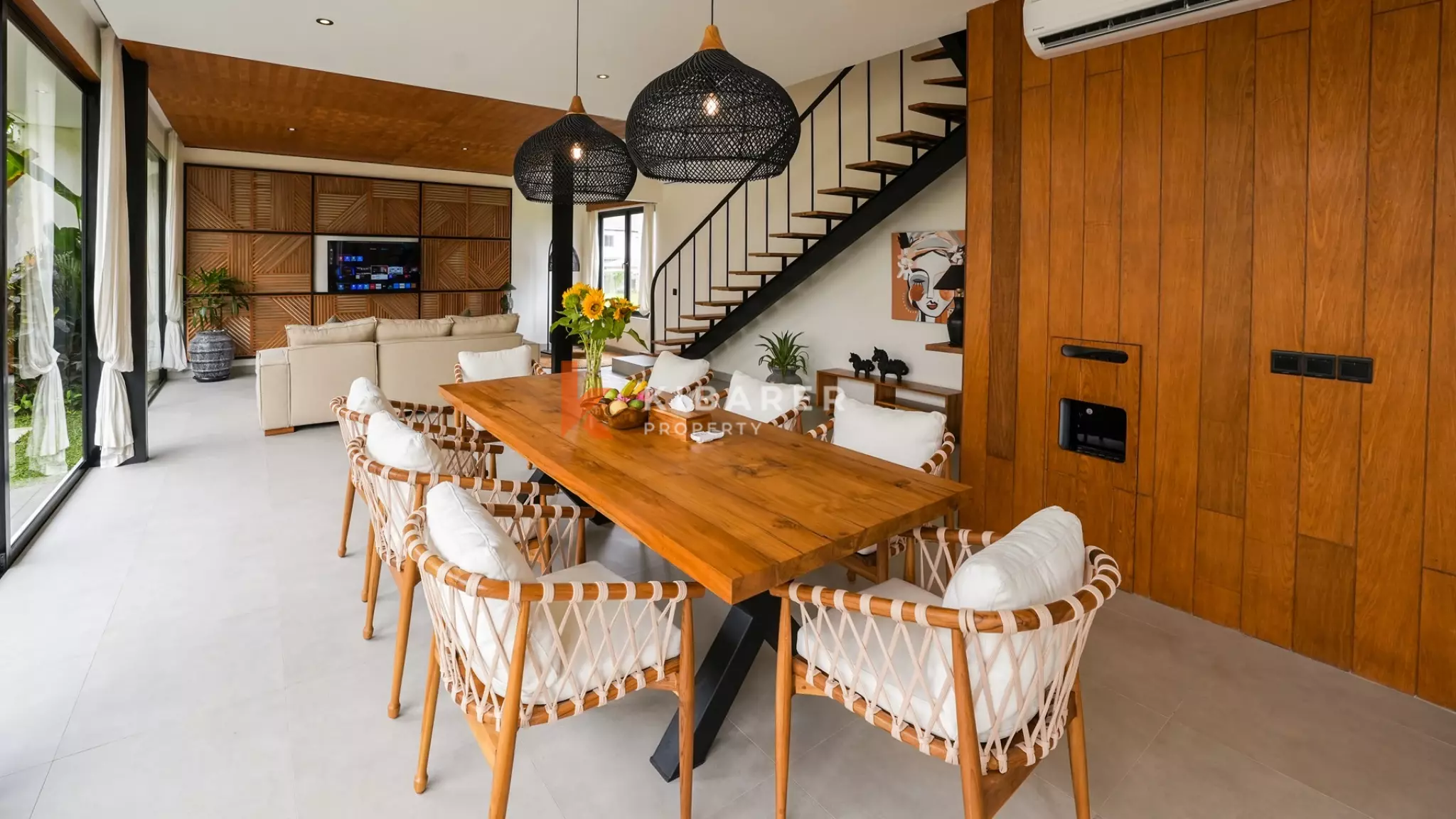 Gorgeous Three-Bedroom Villa with Enclosed Living in Cemagi — image 7