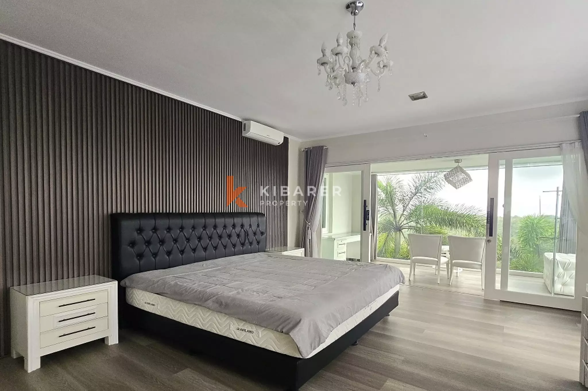 Grande Tropical Four-Bedrooms Villa in Ungasan — image 10