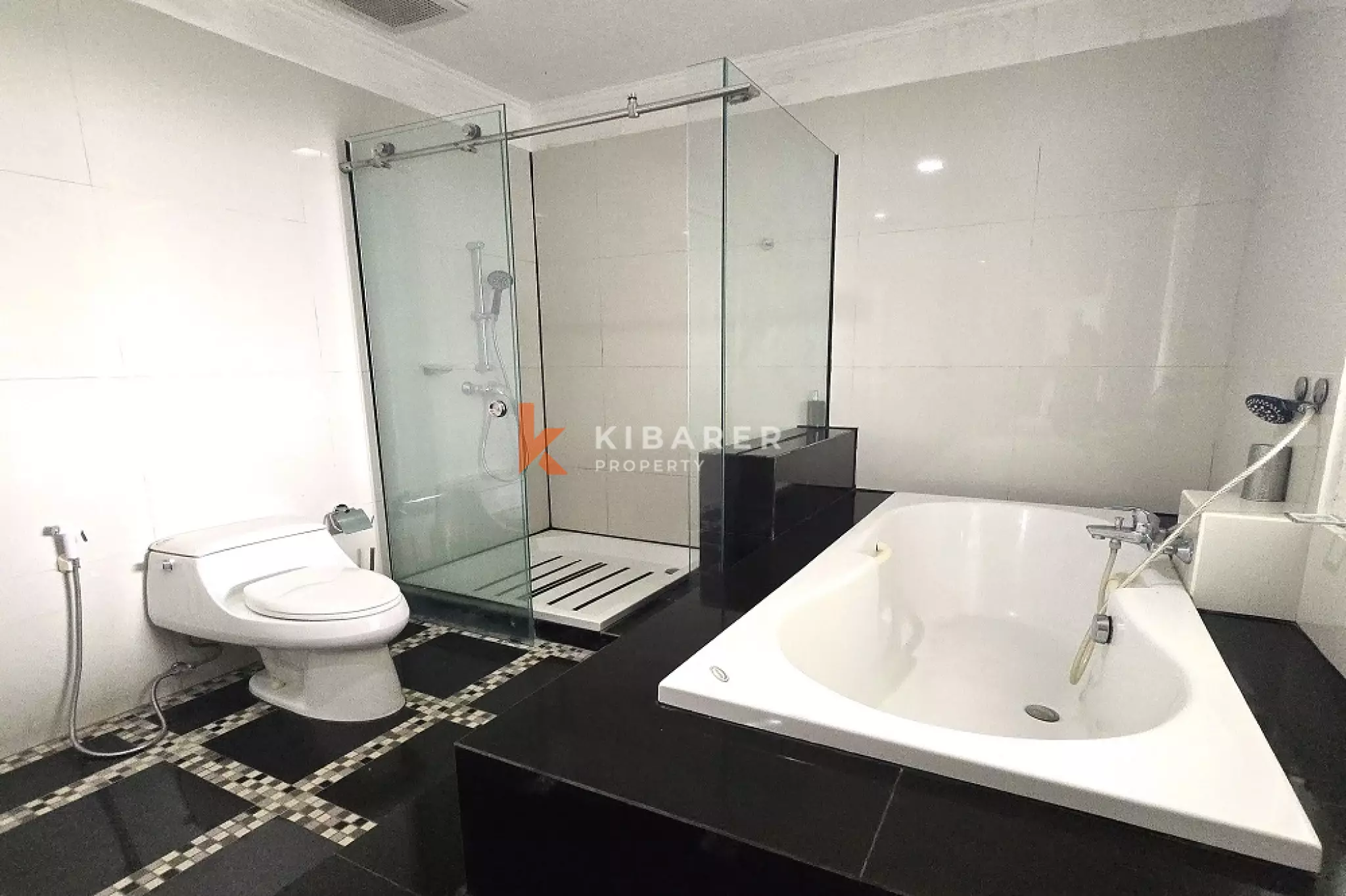 Grande Tropical Four-Bedrooms Villa in Ungasan — image 13