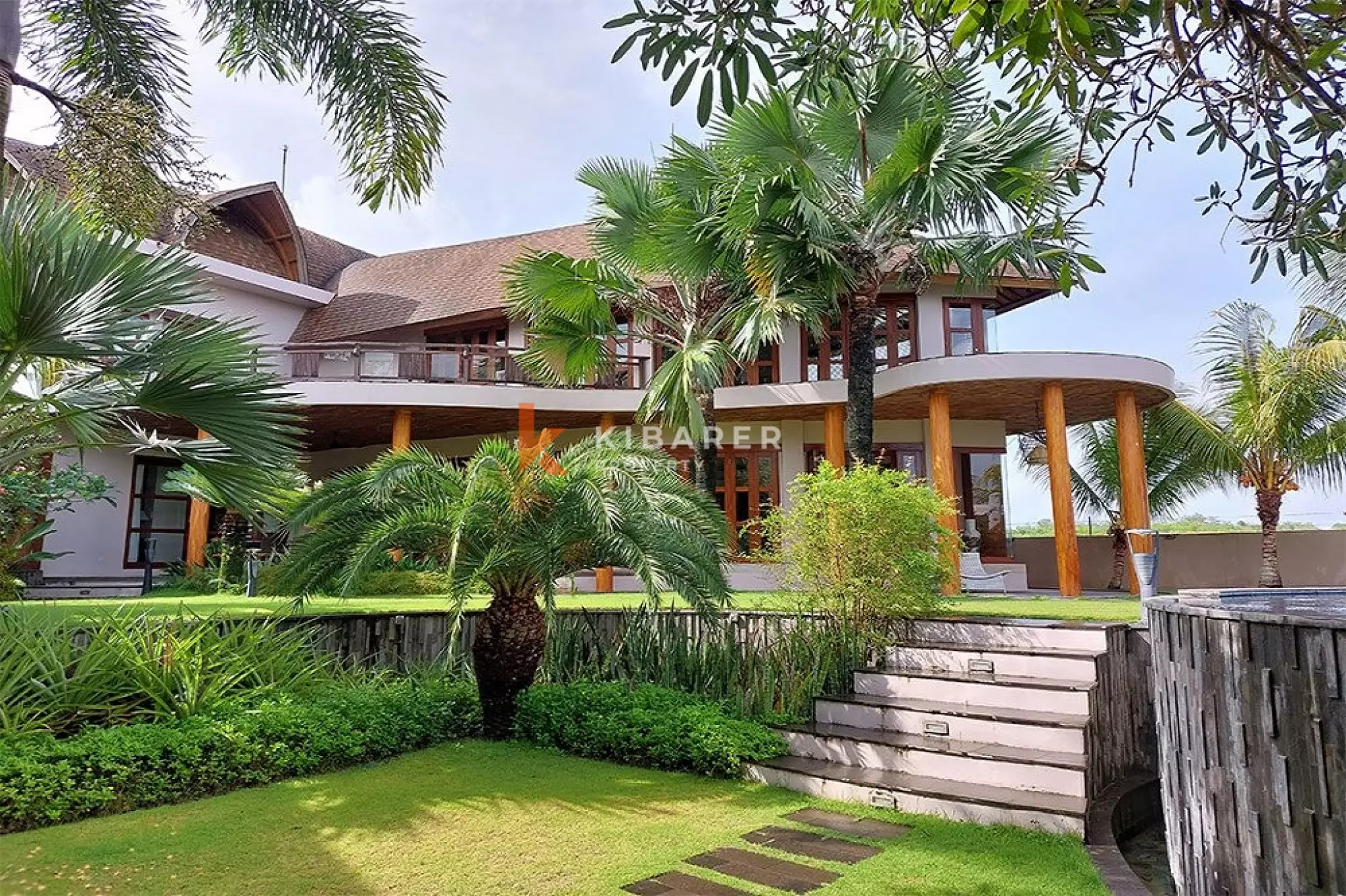 Luxury Architectural Five-Bedrooms Villa in Hillside Jimbaran — image 4