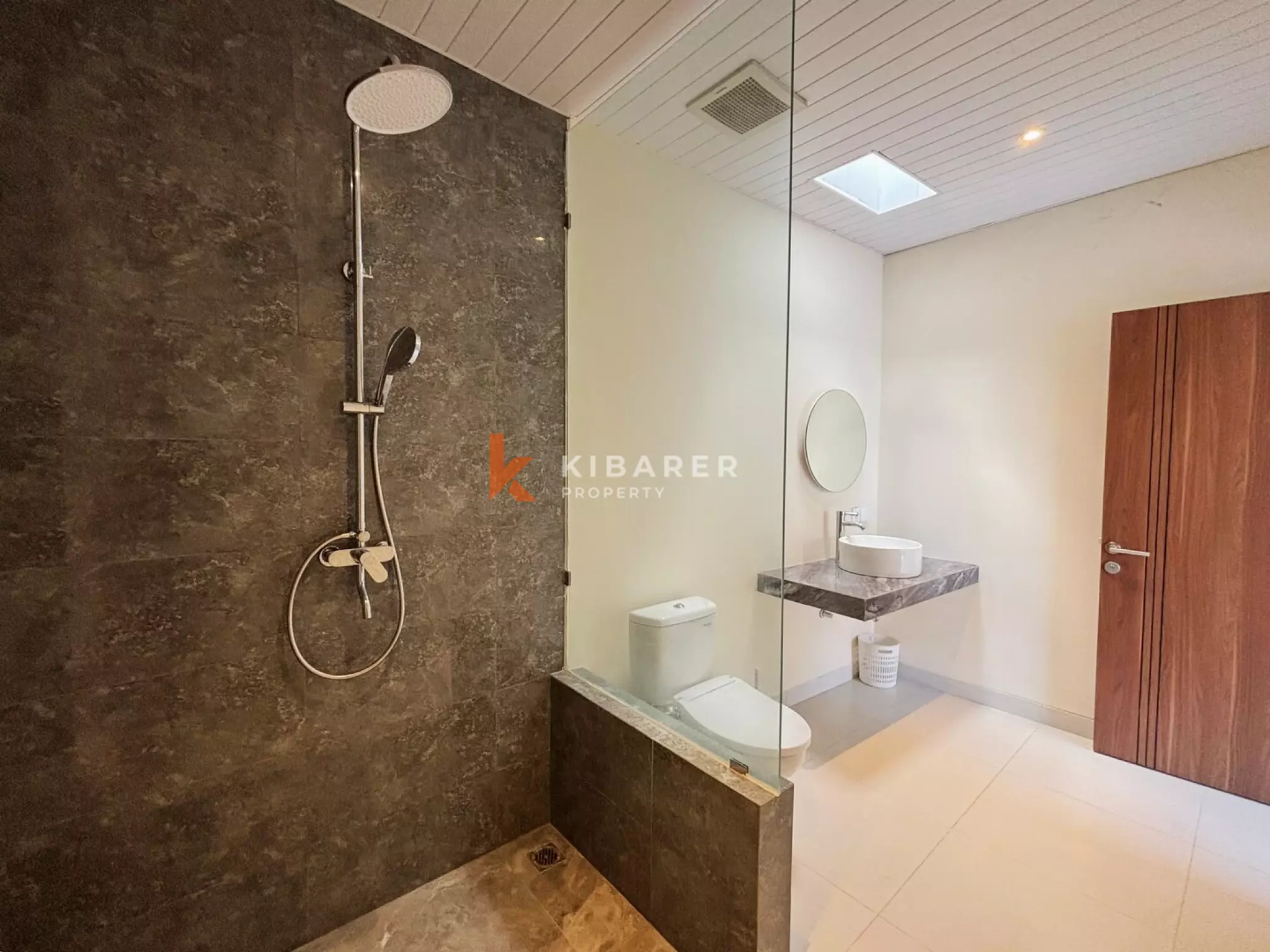 Open Living Three Bedroom Villa in Buduk — image 9