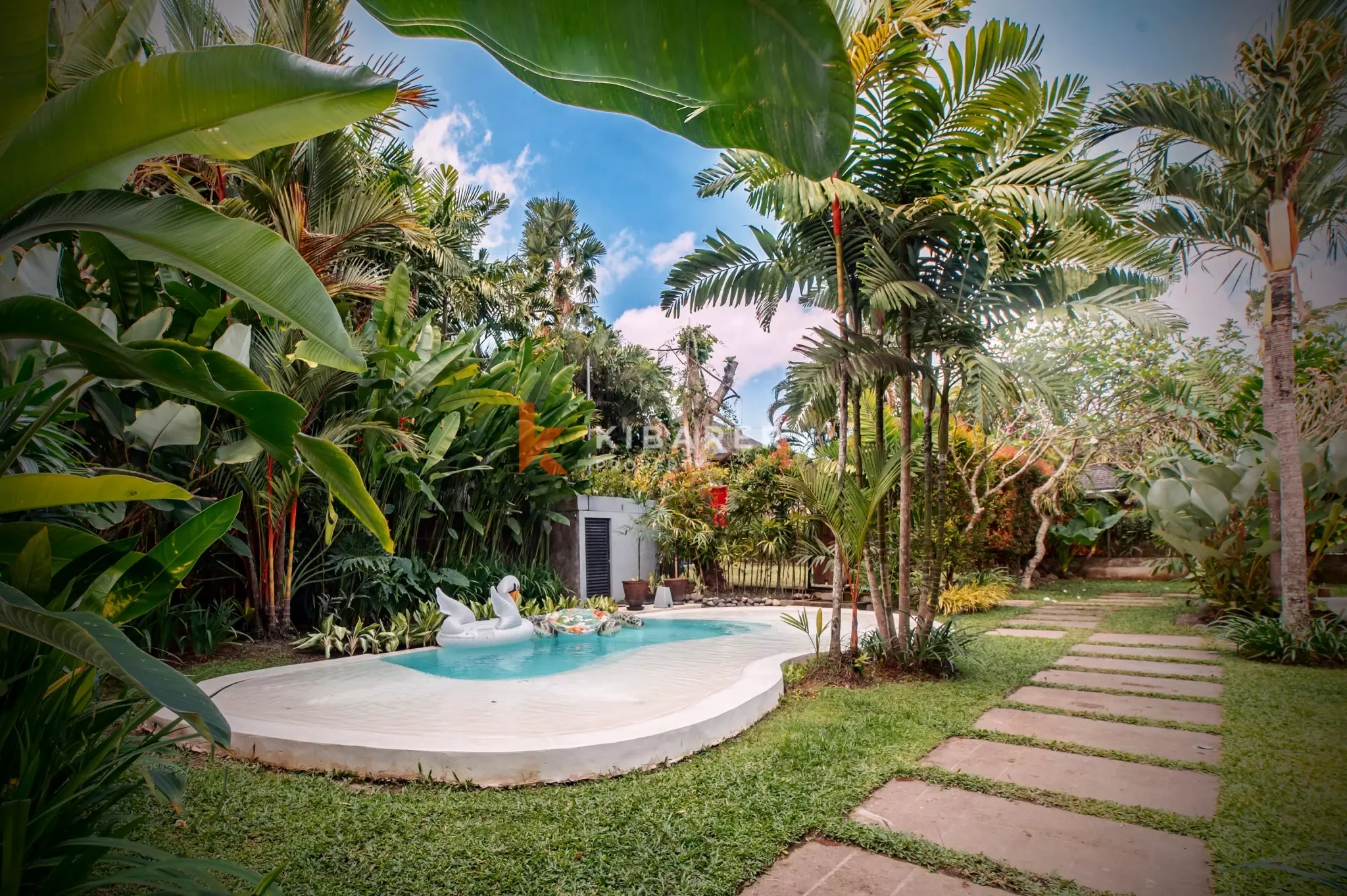 Tropical Haven Four Bedroom Villa in Pererenan — image 3