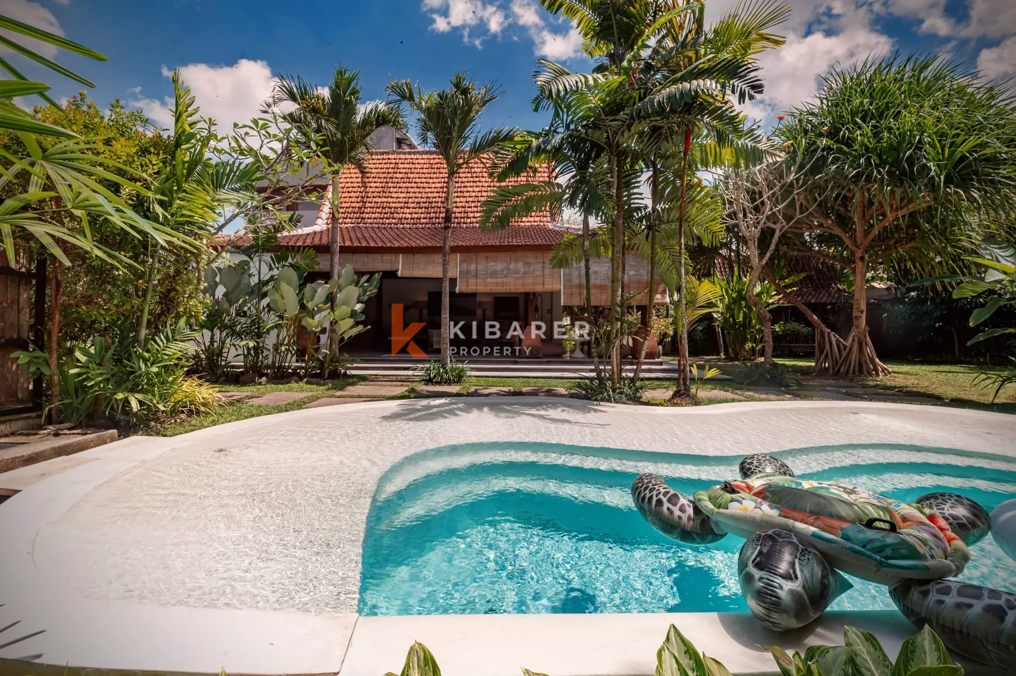 Tropical Haven Four Bedroom Villa in Pererenan — image 4