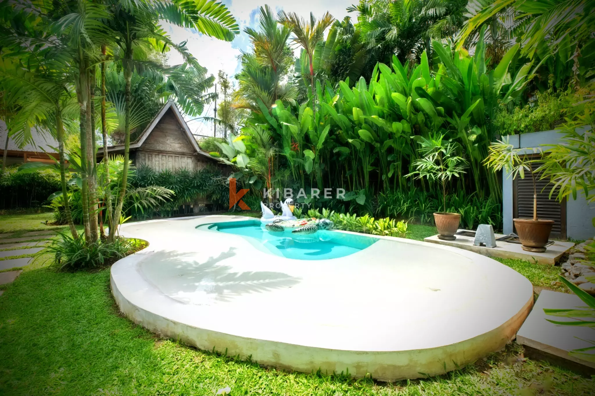 Tropical Haven Four Bedroom Villa in Pererenan — image 5