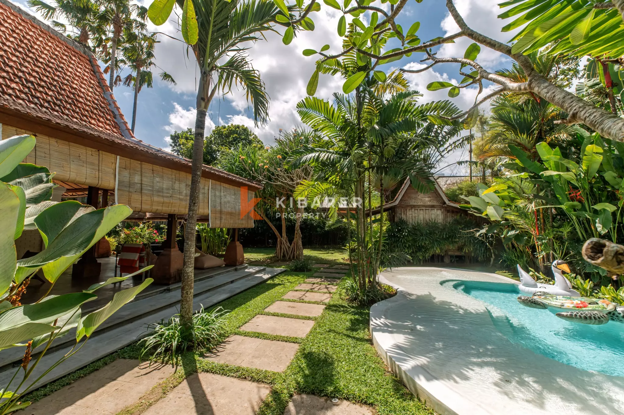 Tropical Haven Four Bedroom Villa in Pererenan — image 1