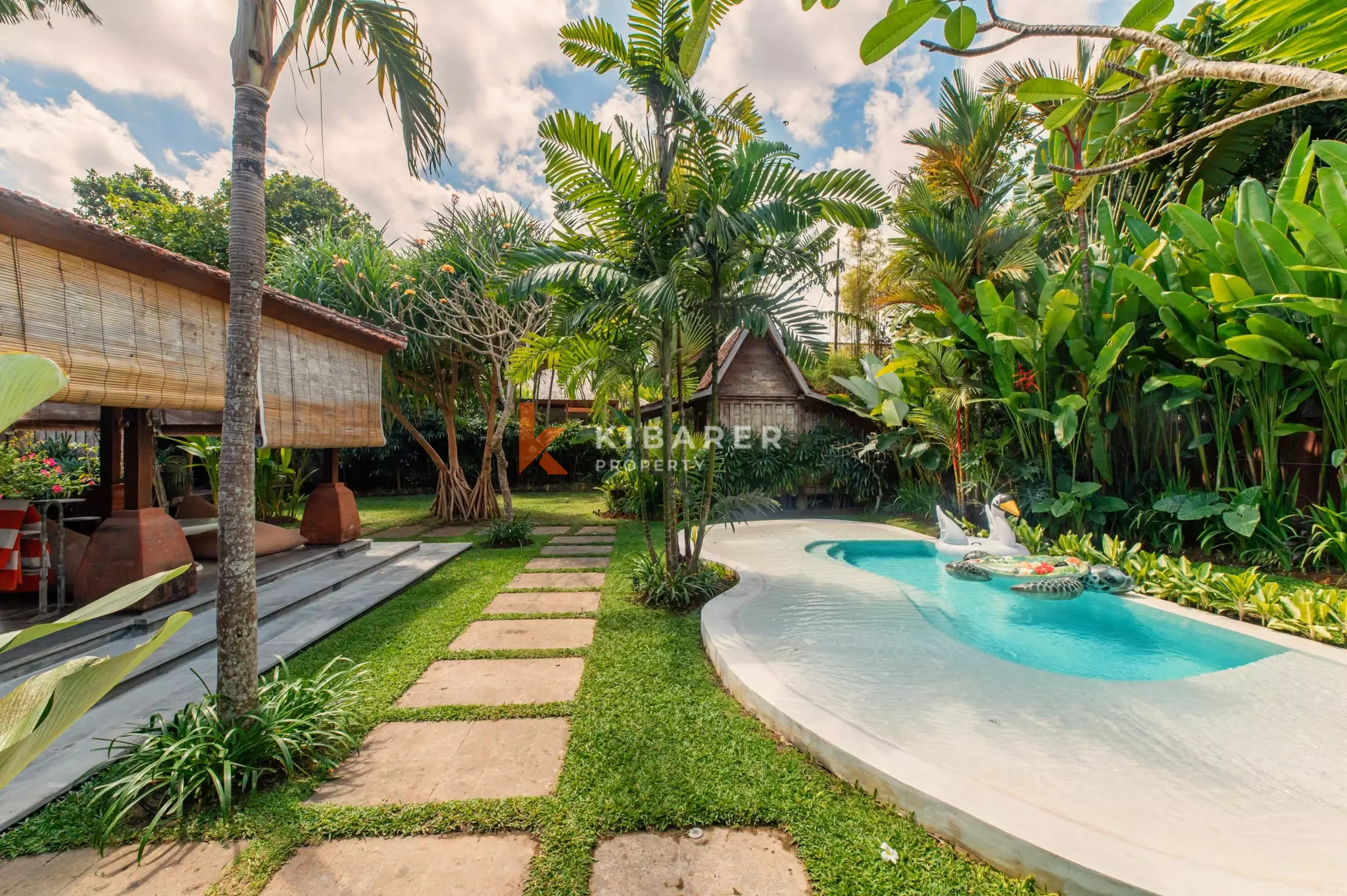 Tropical Haven Four Bedroom Villa in Pererenan — image 2