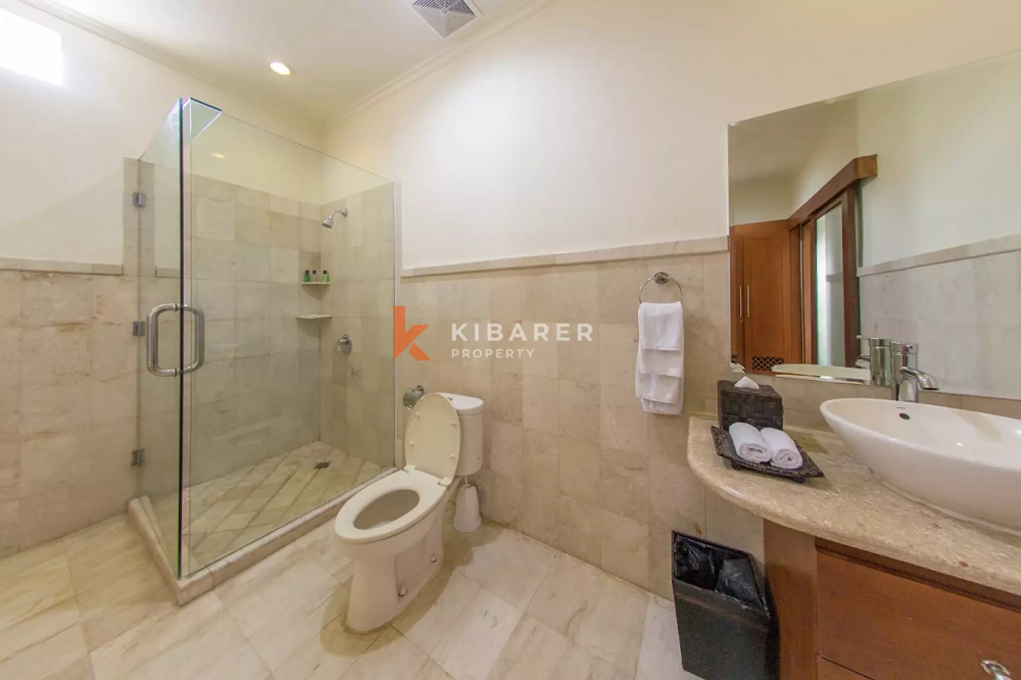 Touch Tropical Two-Bedrooms Enclosed Villa in Jimbaran — image 10