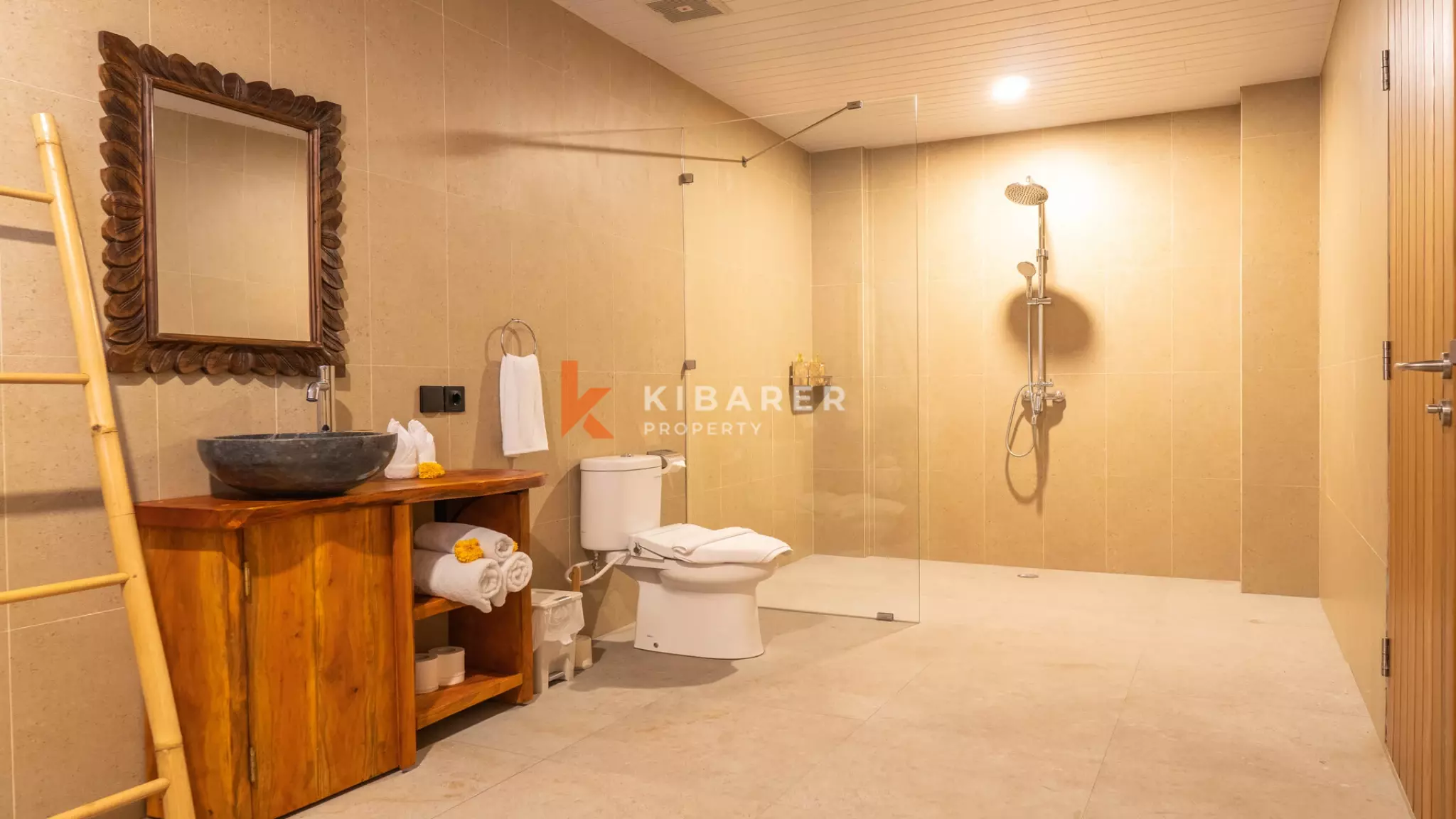 Beautiful Two-Bedroom Tropical Getaway in Tumbak Bayuh — image 19