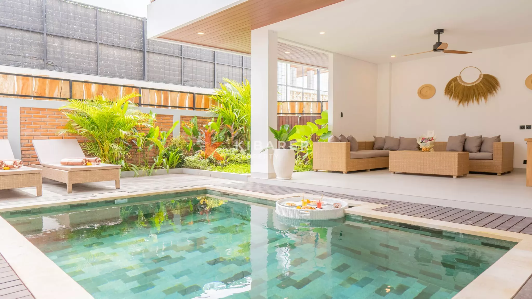 Beautiful Two-Bedroom Tropical Getaway in Tumbak Bayuh — image 3