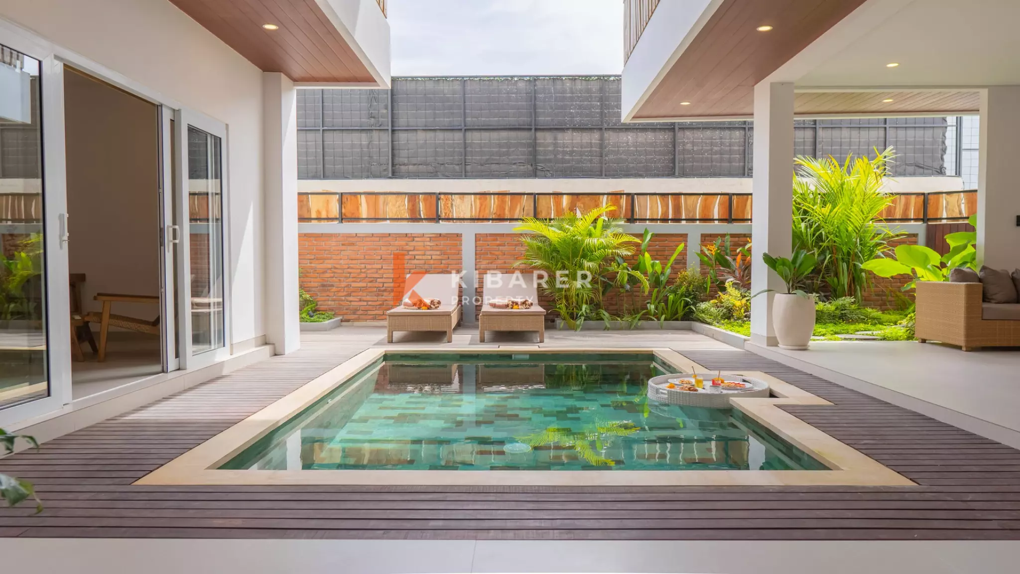 Beautiful Two-Bedroom Tropical Getaway in Tumbak Bayuh — image 2