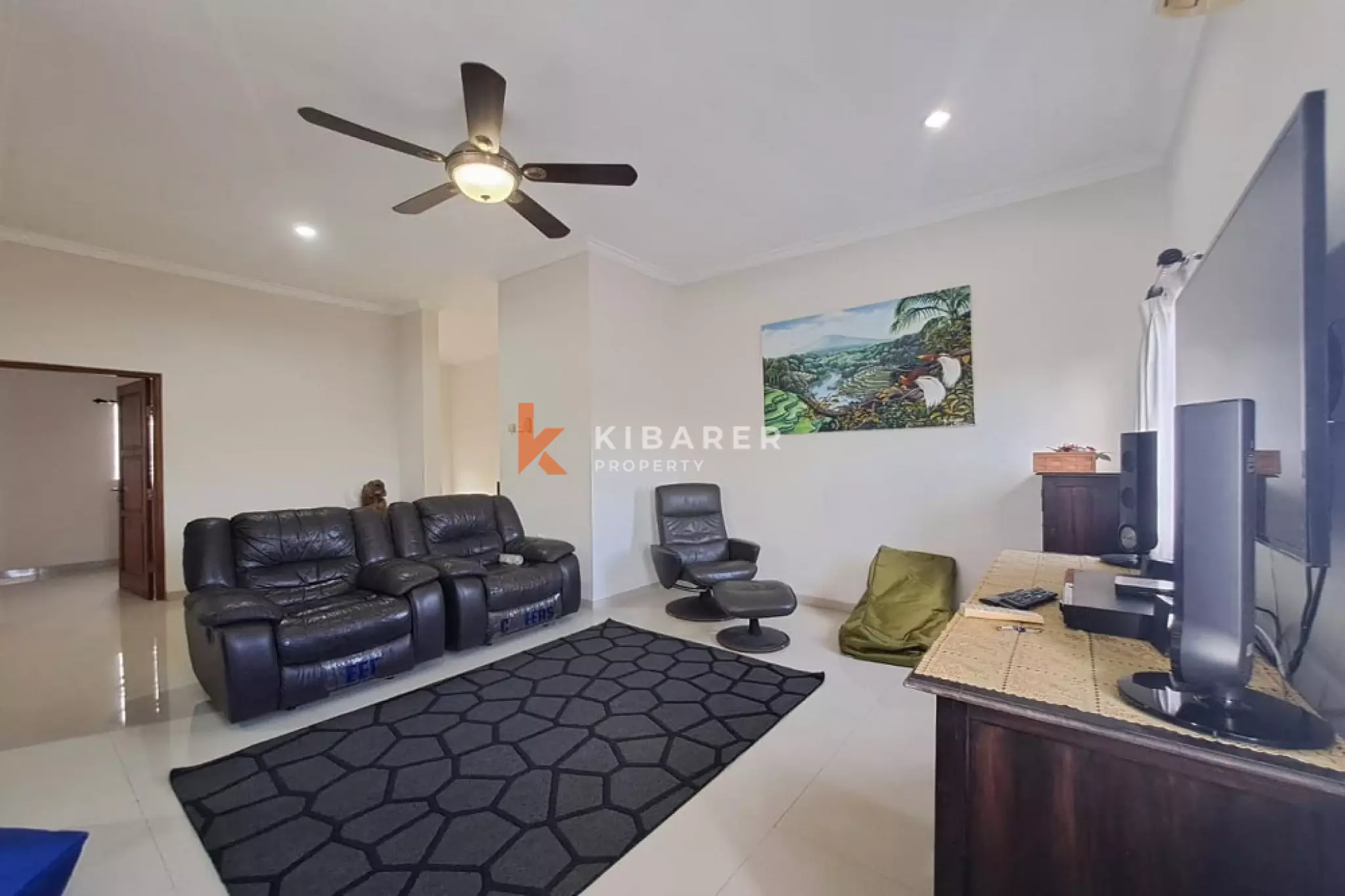 Homey Three-Bedrooms Villa in Nusa Dua — image 4