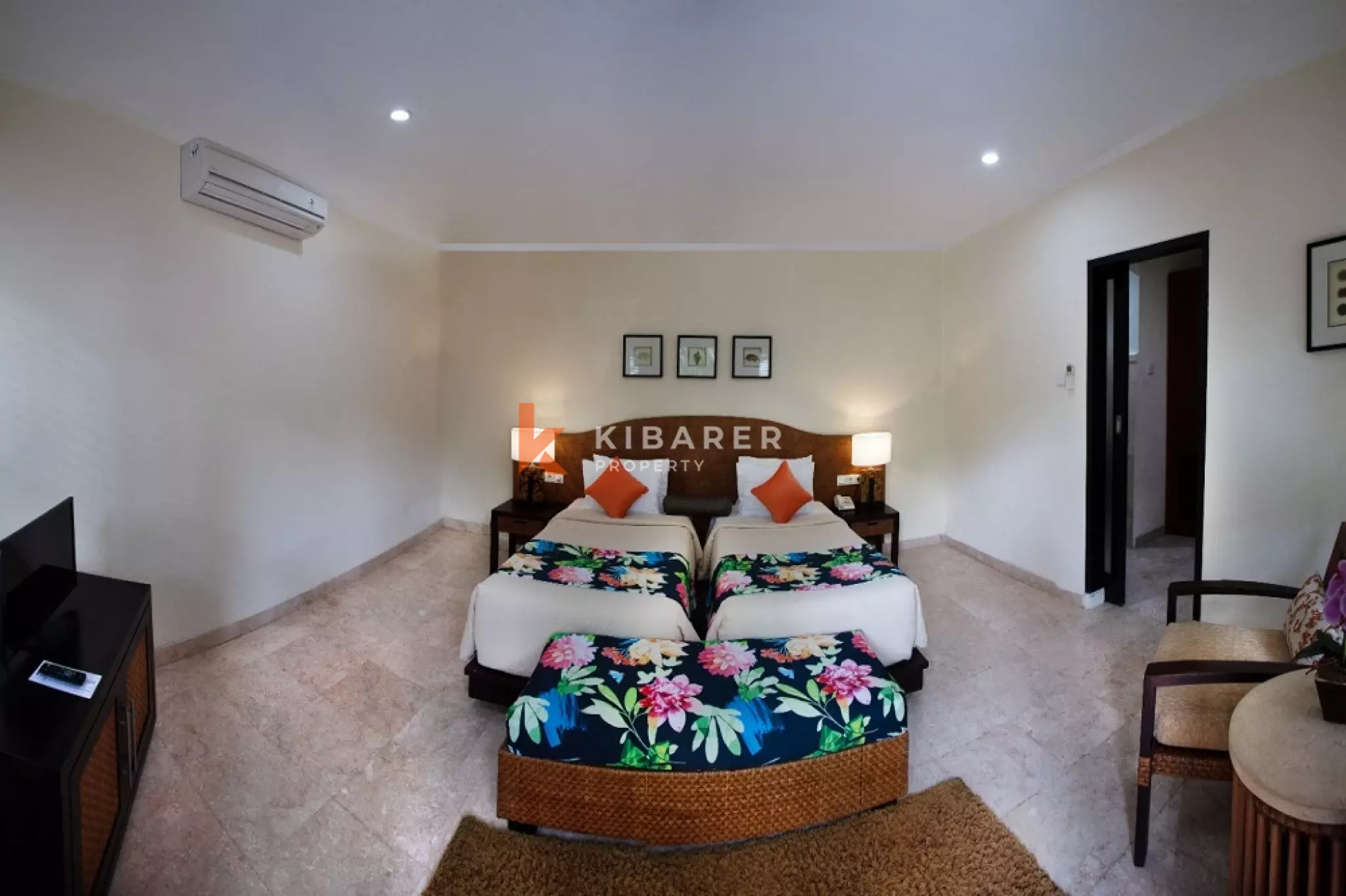 Touch Tropical Four-Bedrooms Open Living Villa in Jimbaran — image 4