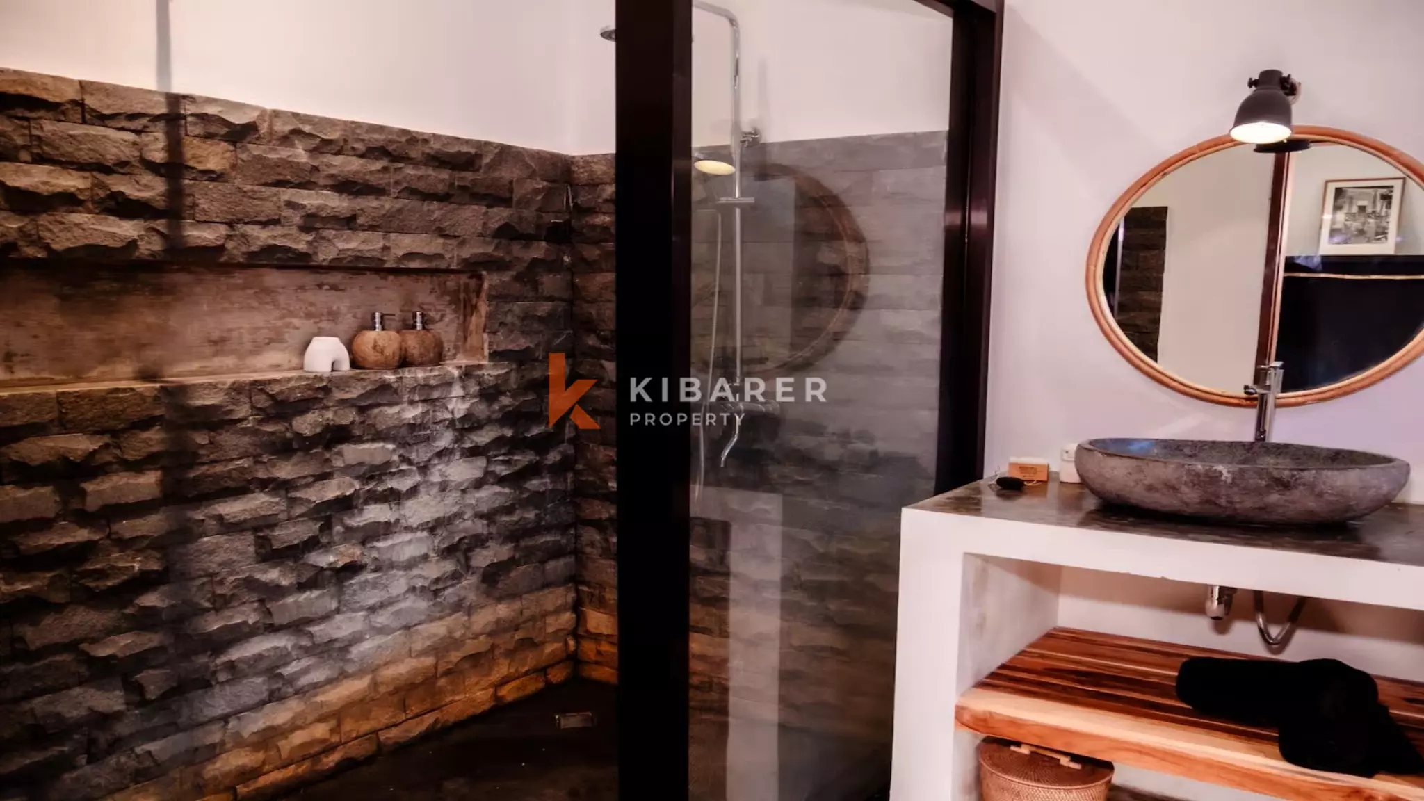 Chic One-Bedroom Villa with Enclosed Living in Uluwatu — image 8