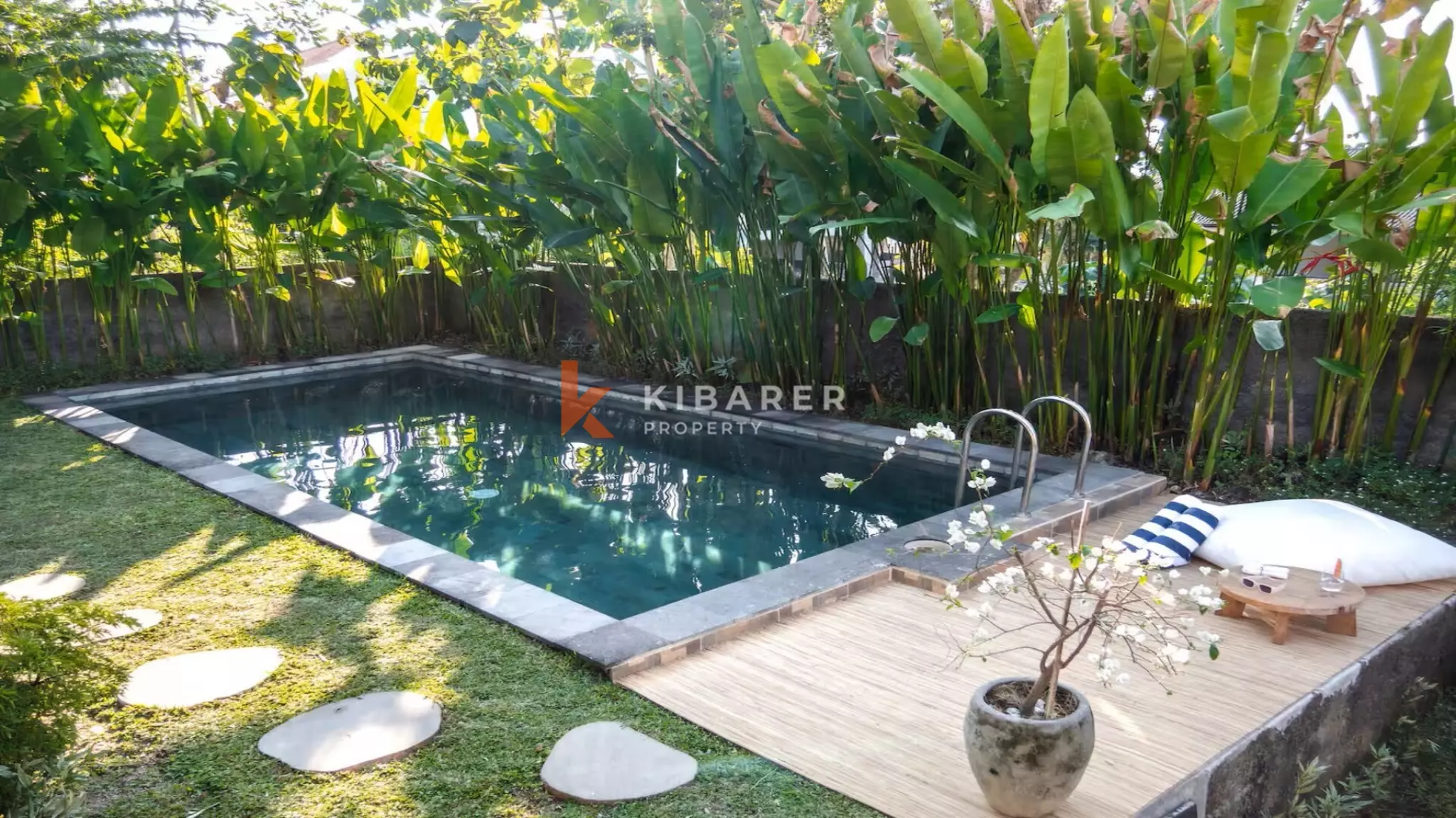 Chic One-Bedroom Villa with Enclosed Living in Uluwatu — image 4