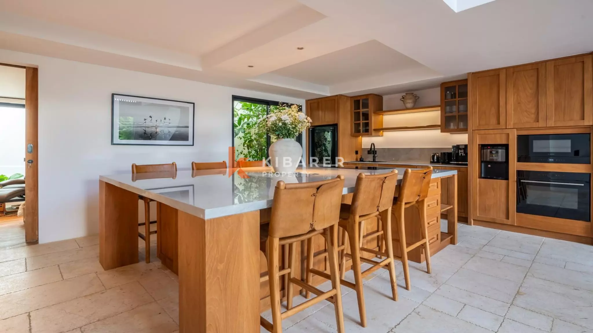 Stylish Enclosed Three-Bedroom Villa with Rooftop in Prime Berawa — image 12