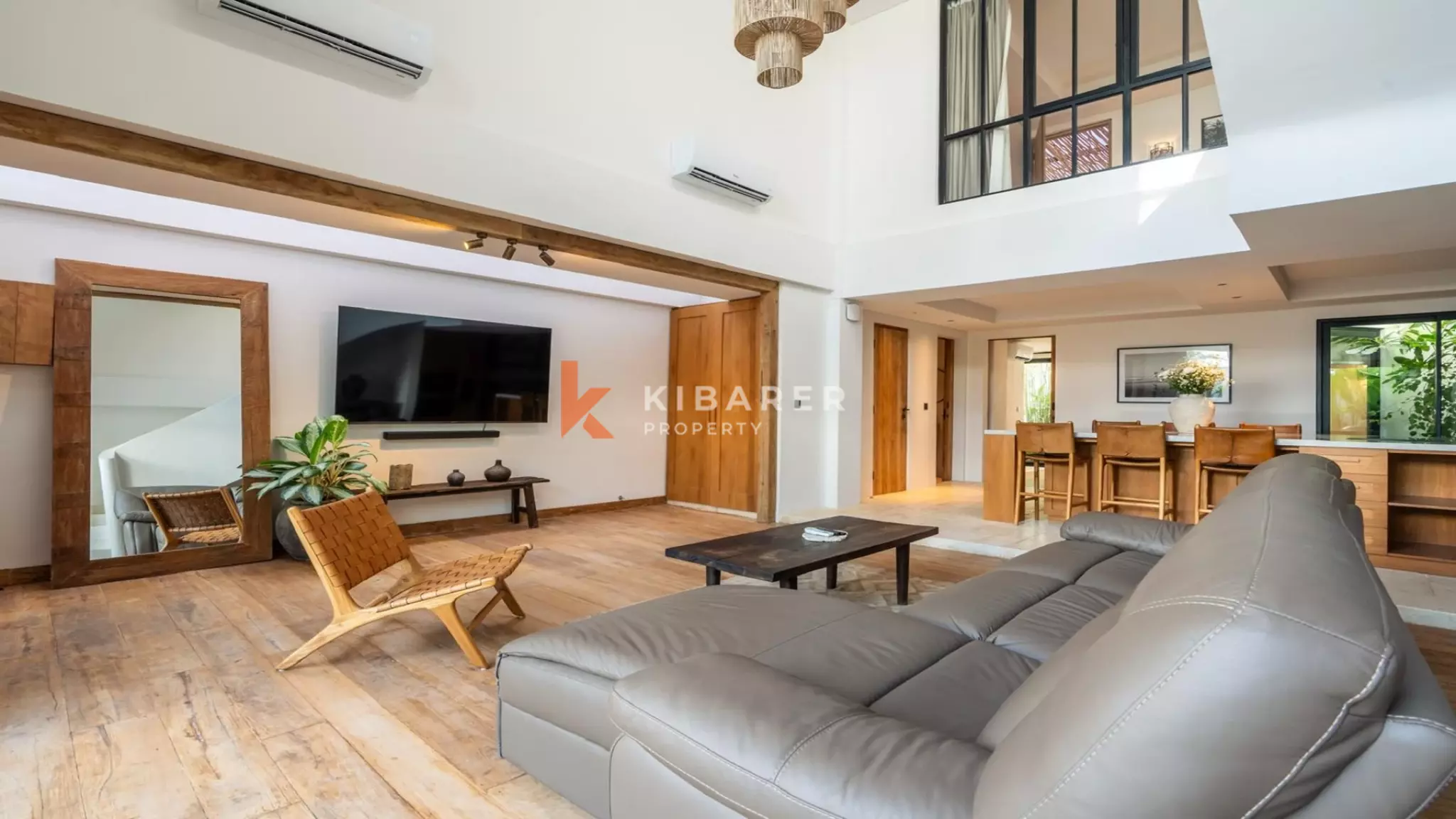 Stylish Enclosed Three-Bedroom Villa with Rooftop in Prime Berawa — image 8
