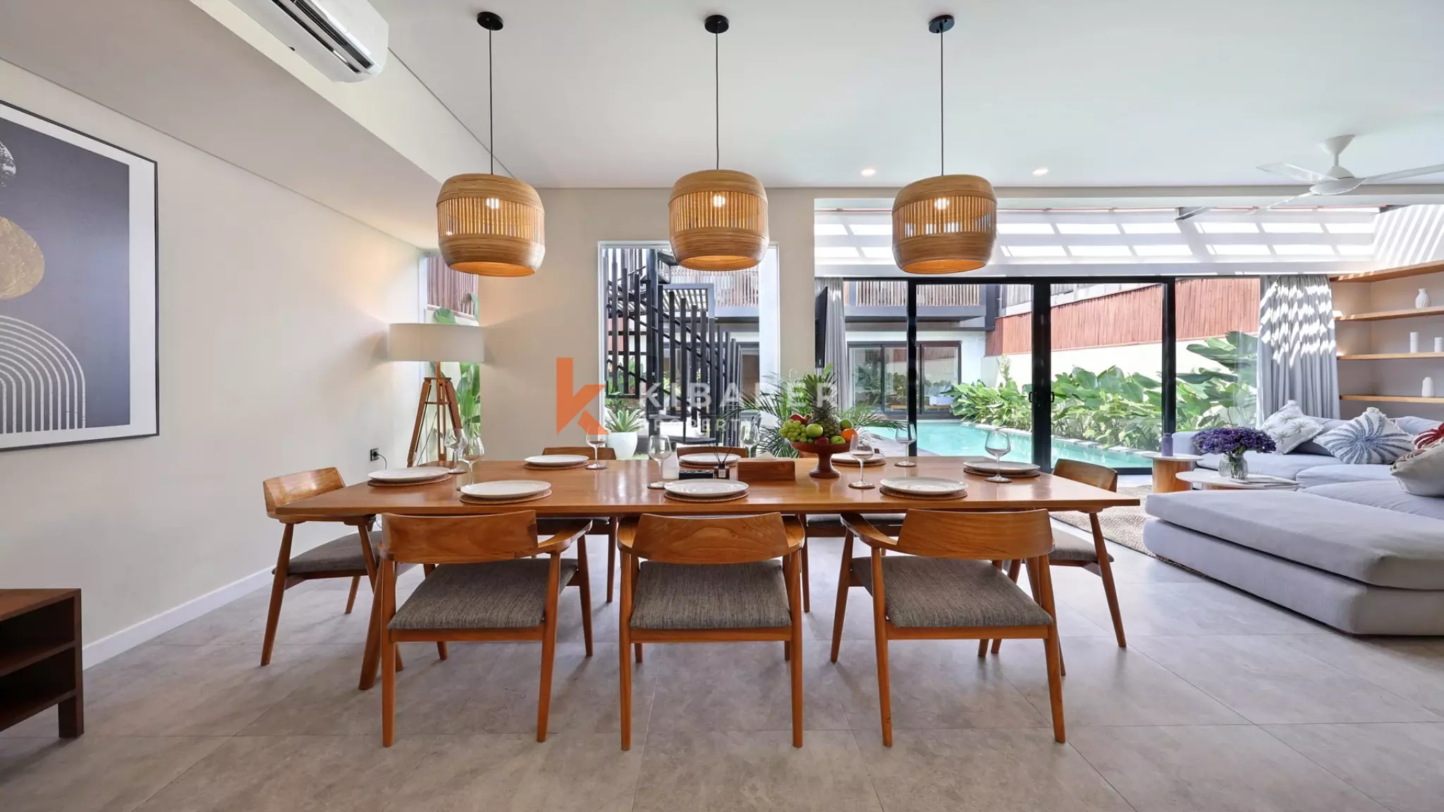 Elegant Four-Bedroom Two-Storey Villa with Rooftop Near Berawa Beach — image 8