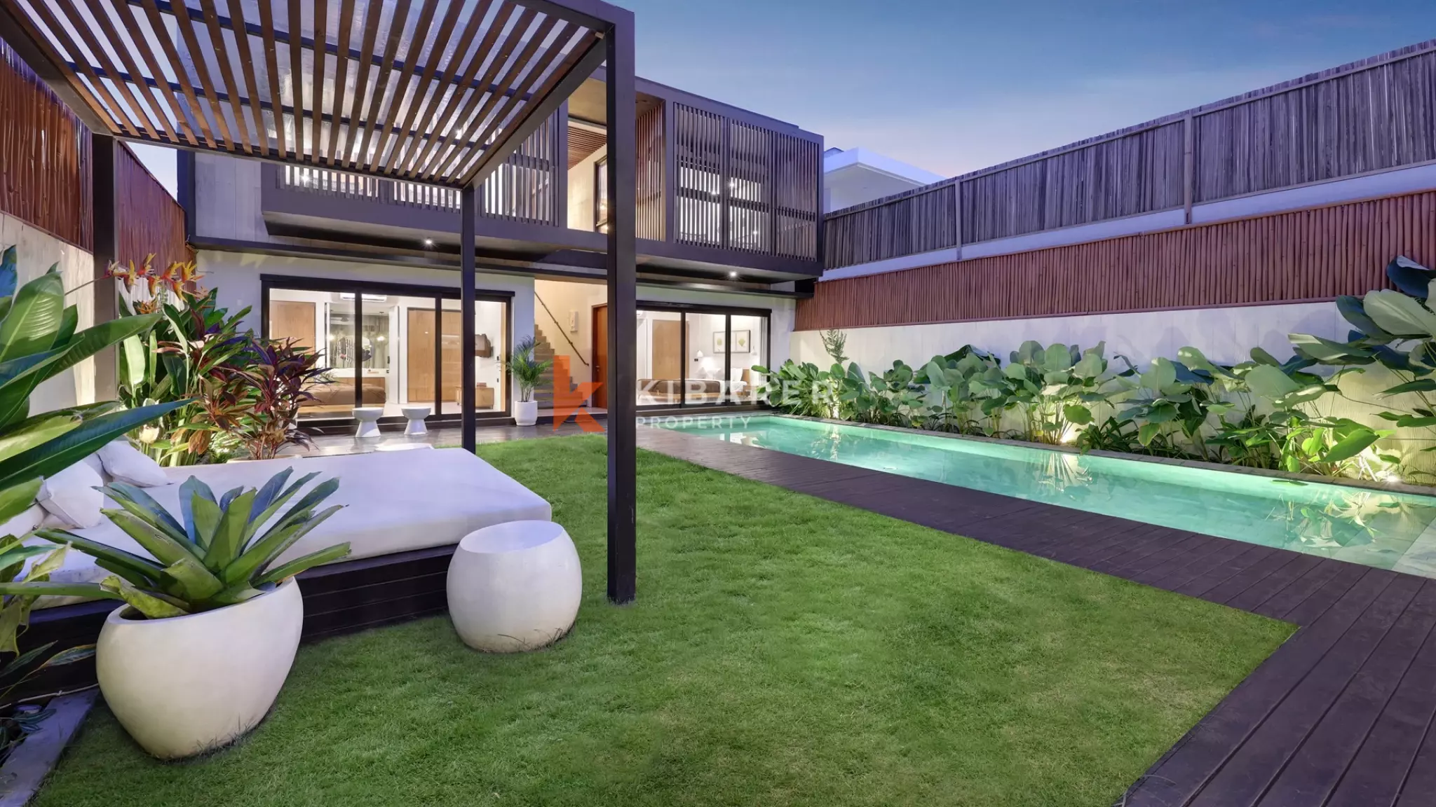 Elegant Four-Bedroom Two-Storey Villa with Rooftop Near Berawa Beach — image 1