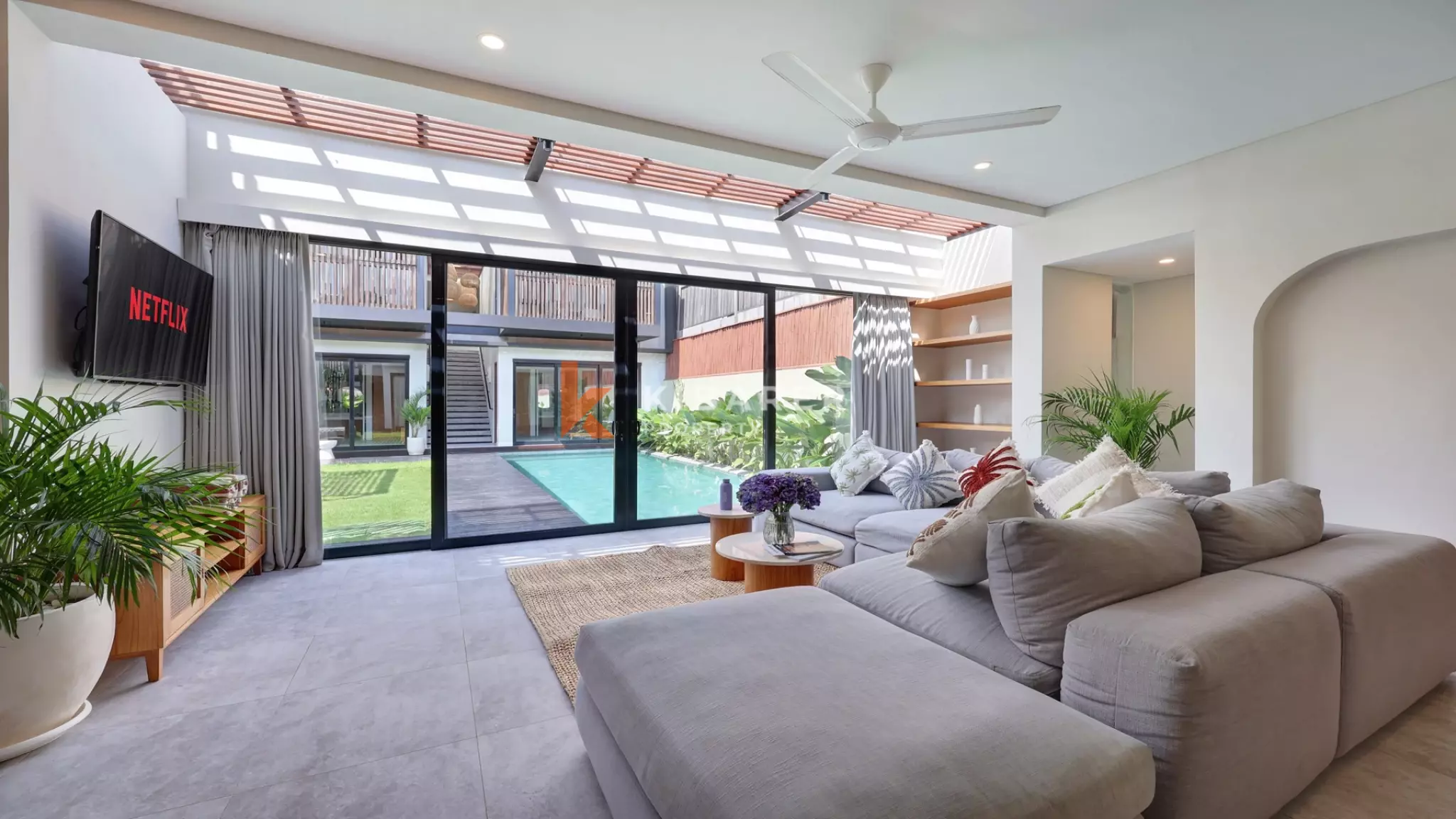 Elegant Four-Bedroom Two-Storey Villa with Rooftop Near Berawa Beach — image 7