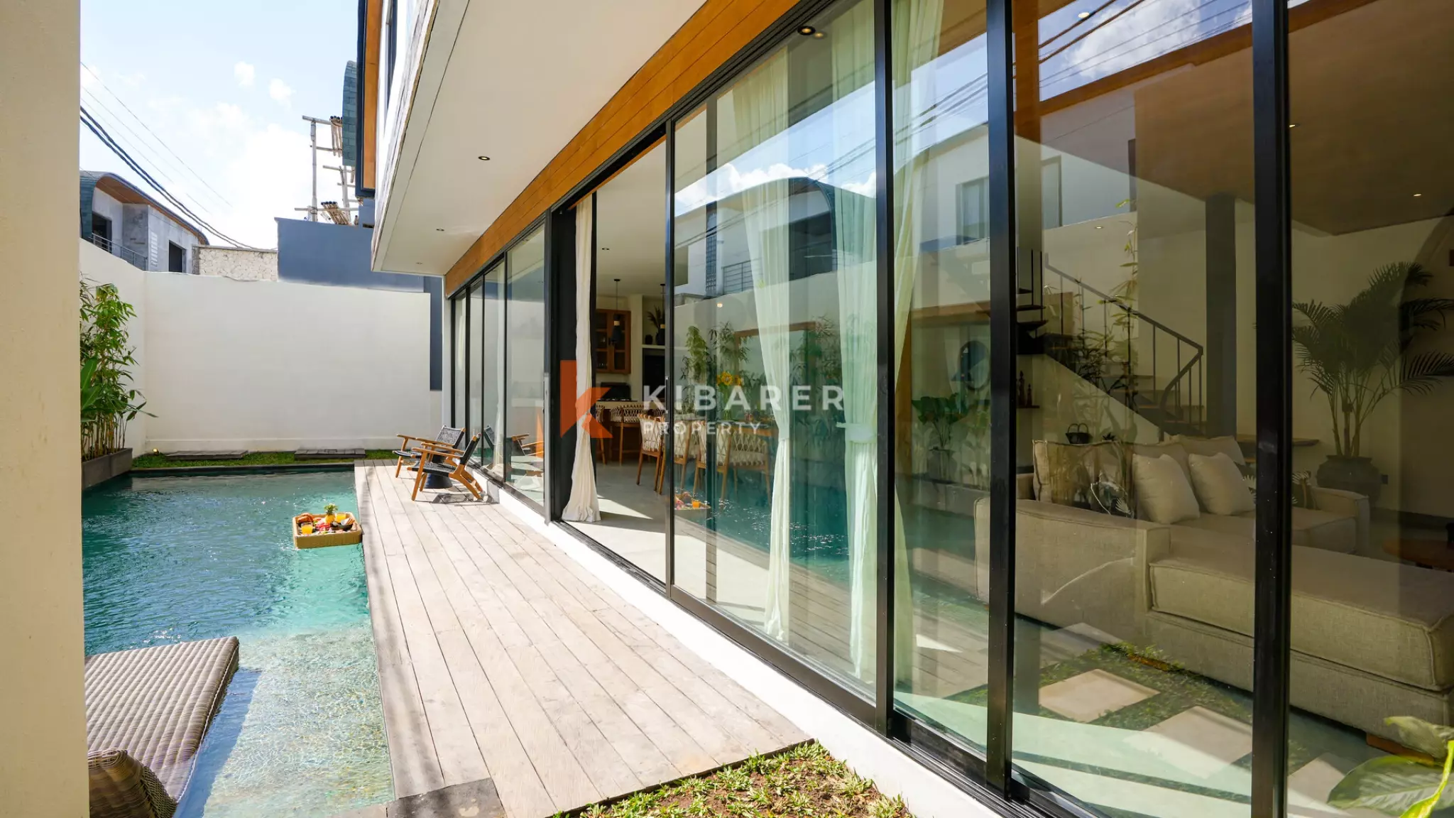 Charming Three Bedrooms Enclosed Living Villa Walking Distance to Cemagi Beach — image 5