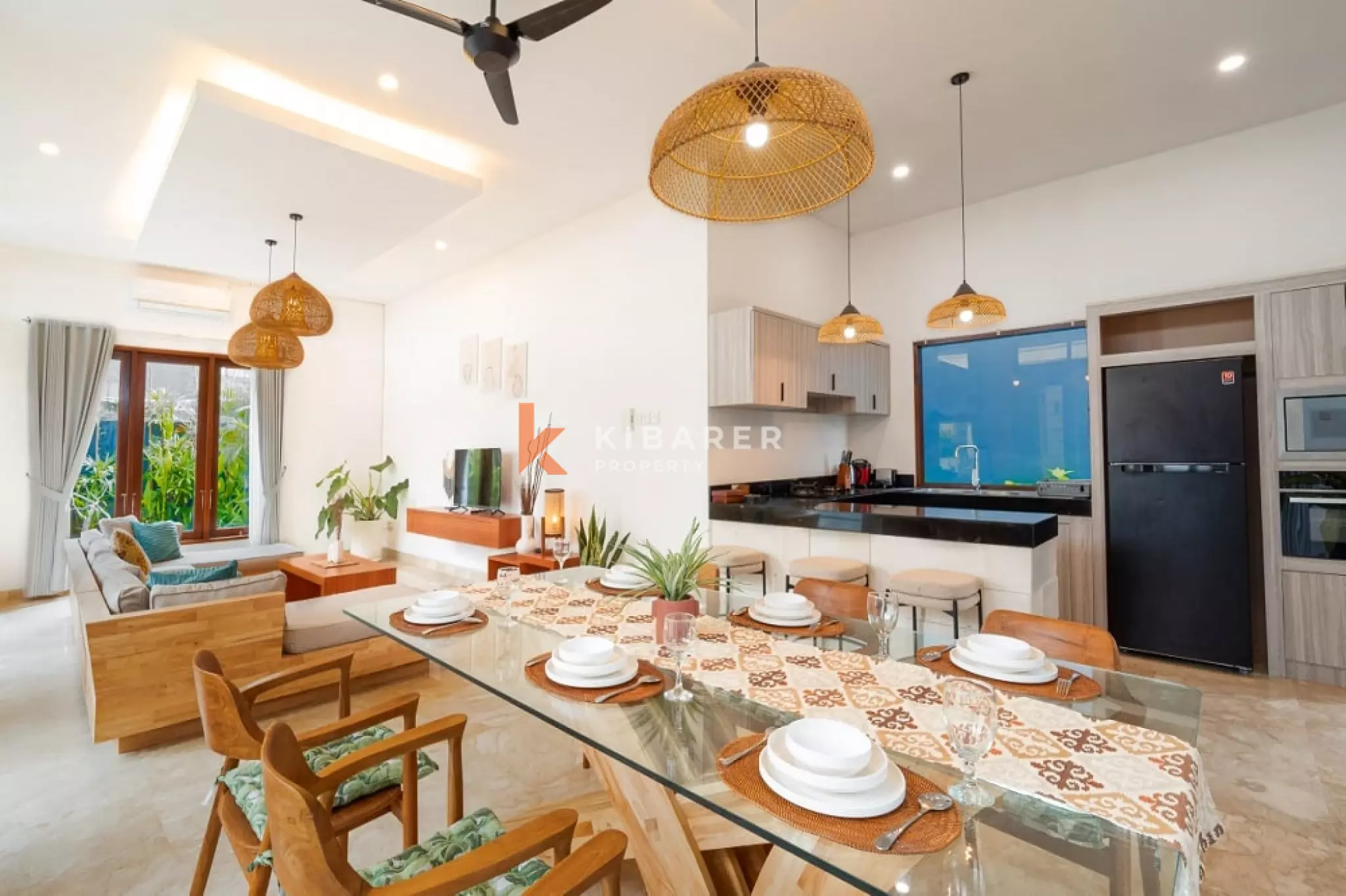 Luxury Living of Three-Bedrooms Villa in Central Berawa — image 5