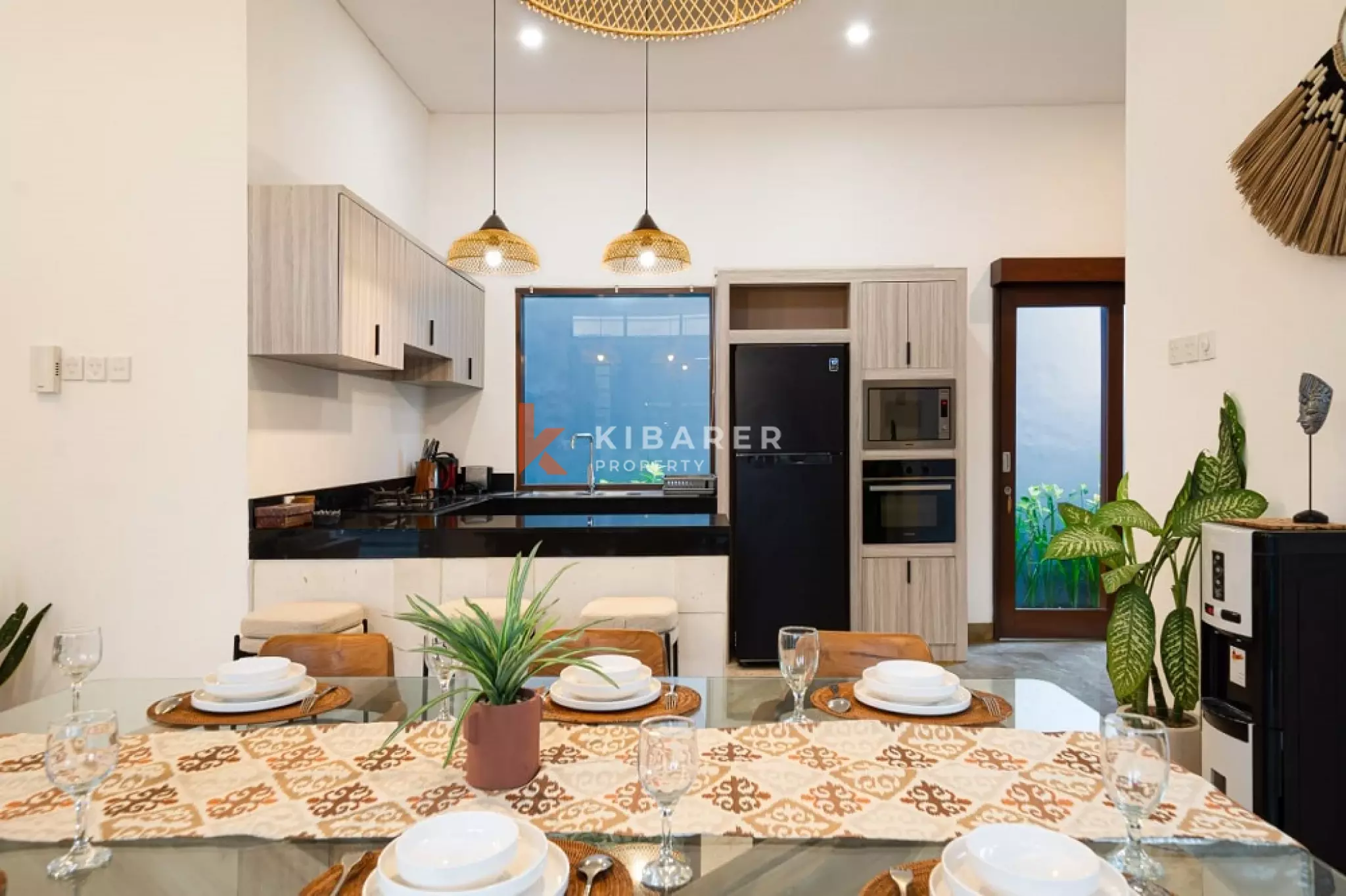 Luxury Living of Three-Bedrooms Villa in Central Berawa — image 6