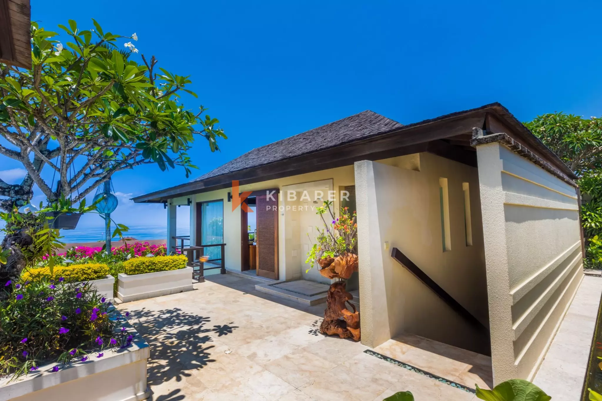 Six Bedroom Hilltop Haven with Panoramic Indian Ocean Views in Kutuh — image 17