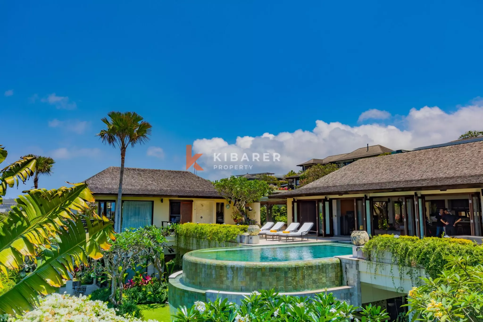 Six Bedroom Hilltop Haven with Panoramic Indian Ocean Views in Kutuh — image 16