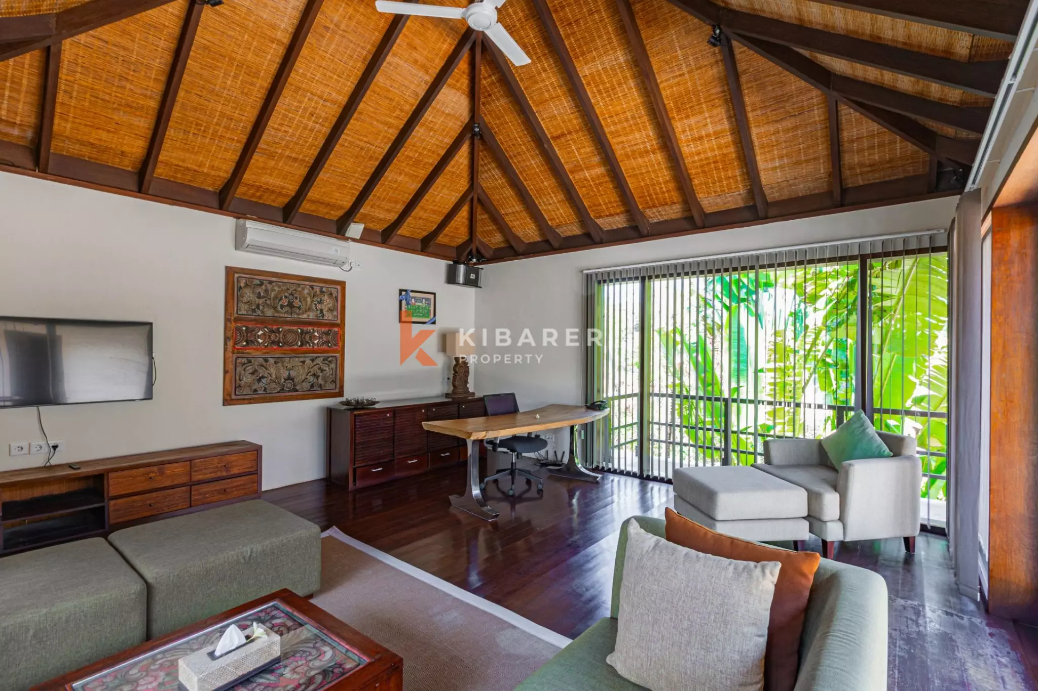Six Bedroom Hilltop Haven with Panoramic Indian Ocean Views in Kutuh — image 18