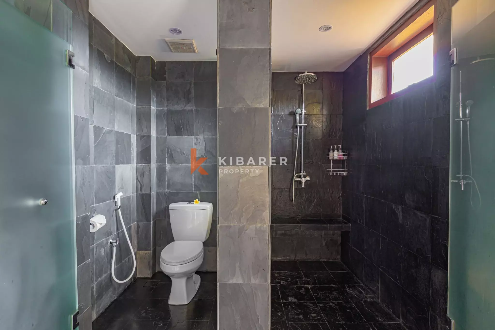 Six Bedroom Hilltop Haven with Panoramic Indian Ocean Views in Kutuh — image 14
