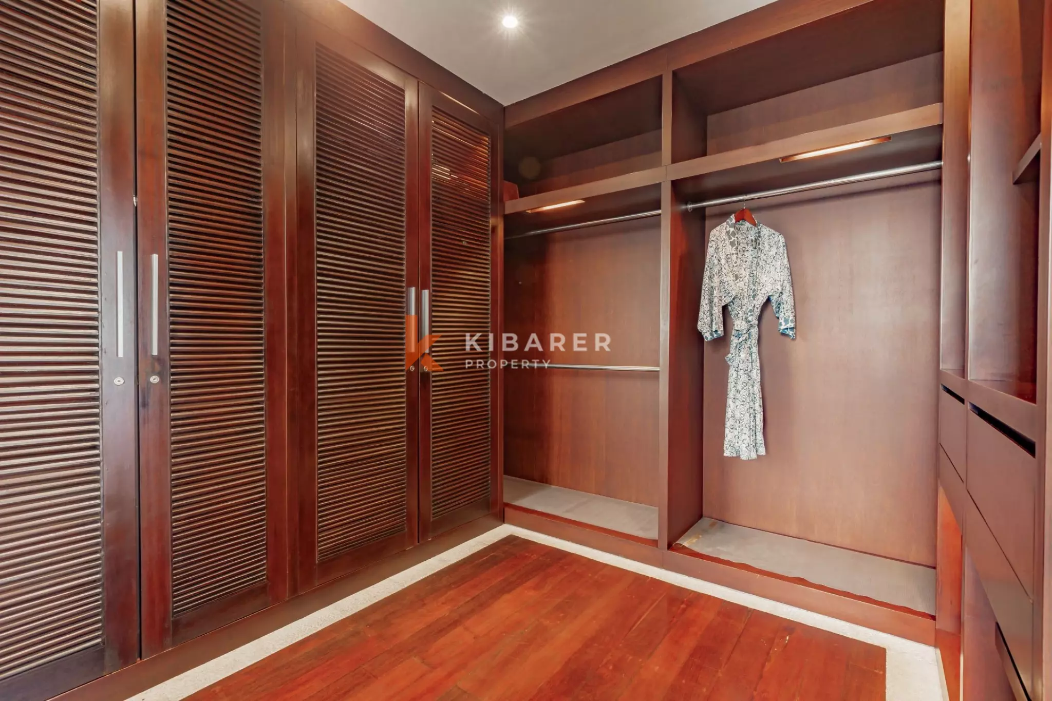 Six Bedroom Hilltop Haven with Panoramic Indian Ocean Views in Kutuh — image 12