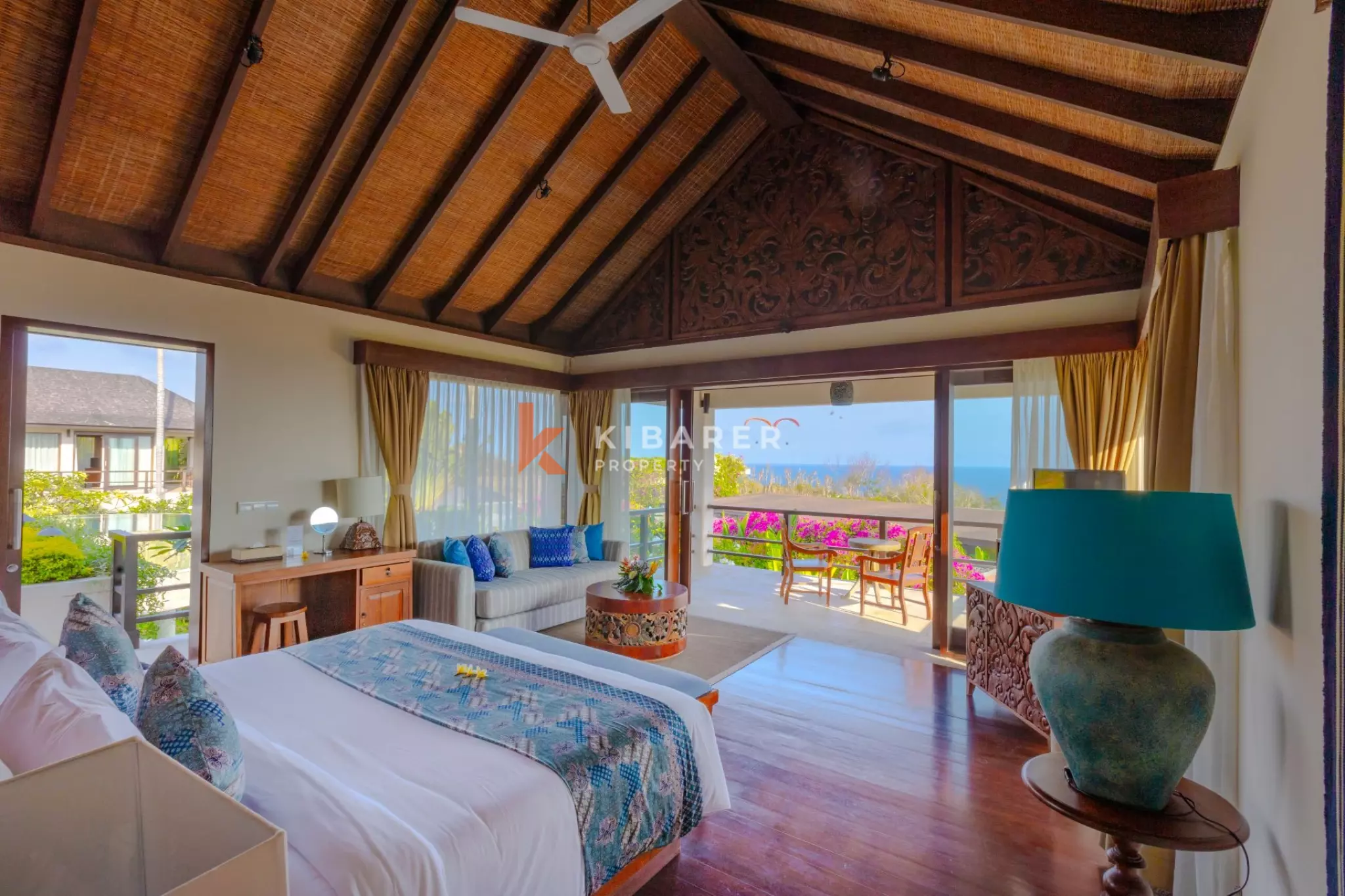 Six Bedroom Hilltop Haven with Panoramic Indian Ocean Views in Kutuh — image 9