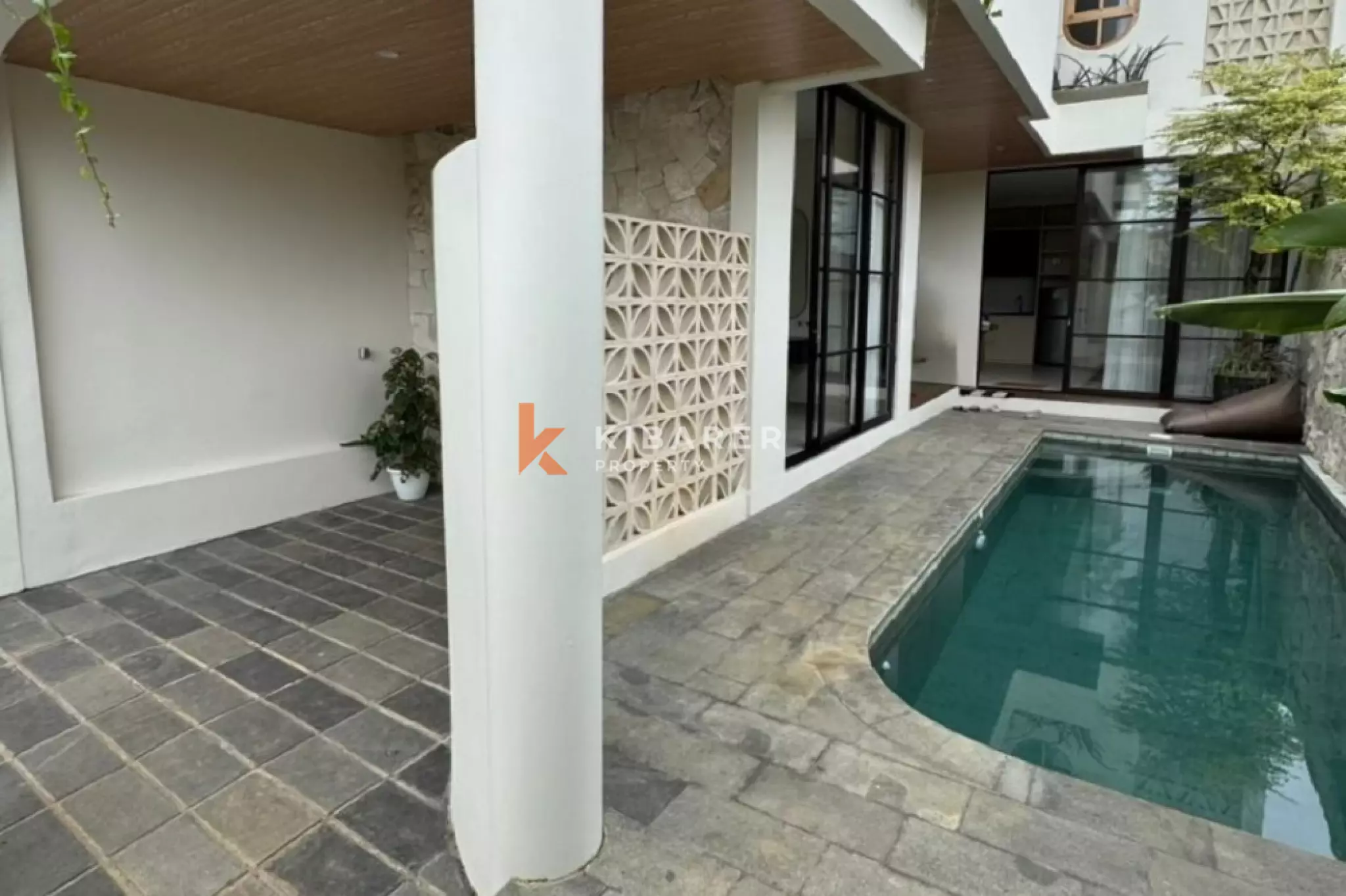 White Stone Three-Bedrooms Open Villa in Nusa Dua — image 1