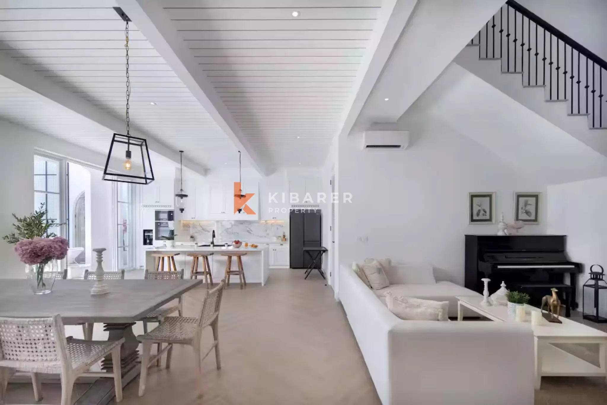 Stunning Four Bedroom Colonial Villa with Ocean View in Berawa — image 19