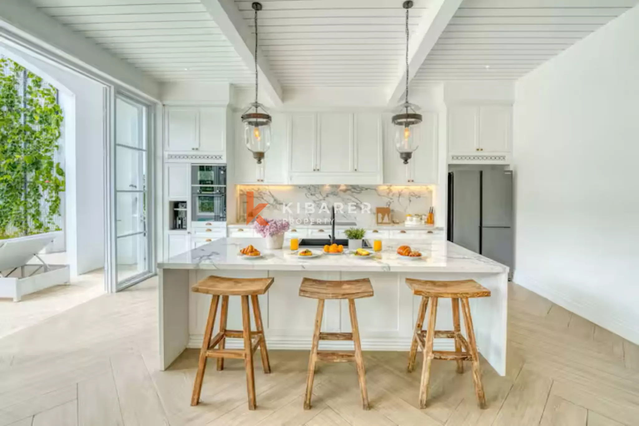 Stunning Four Bedroom Colonial Villa with Ocean View in Berawa — image 14