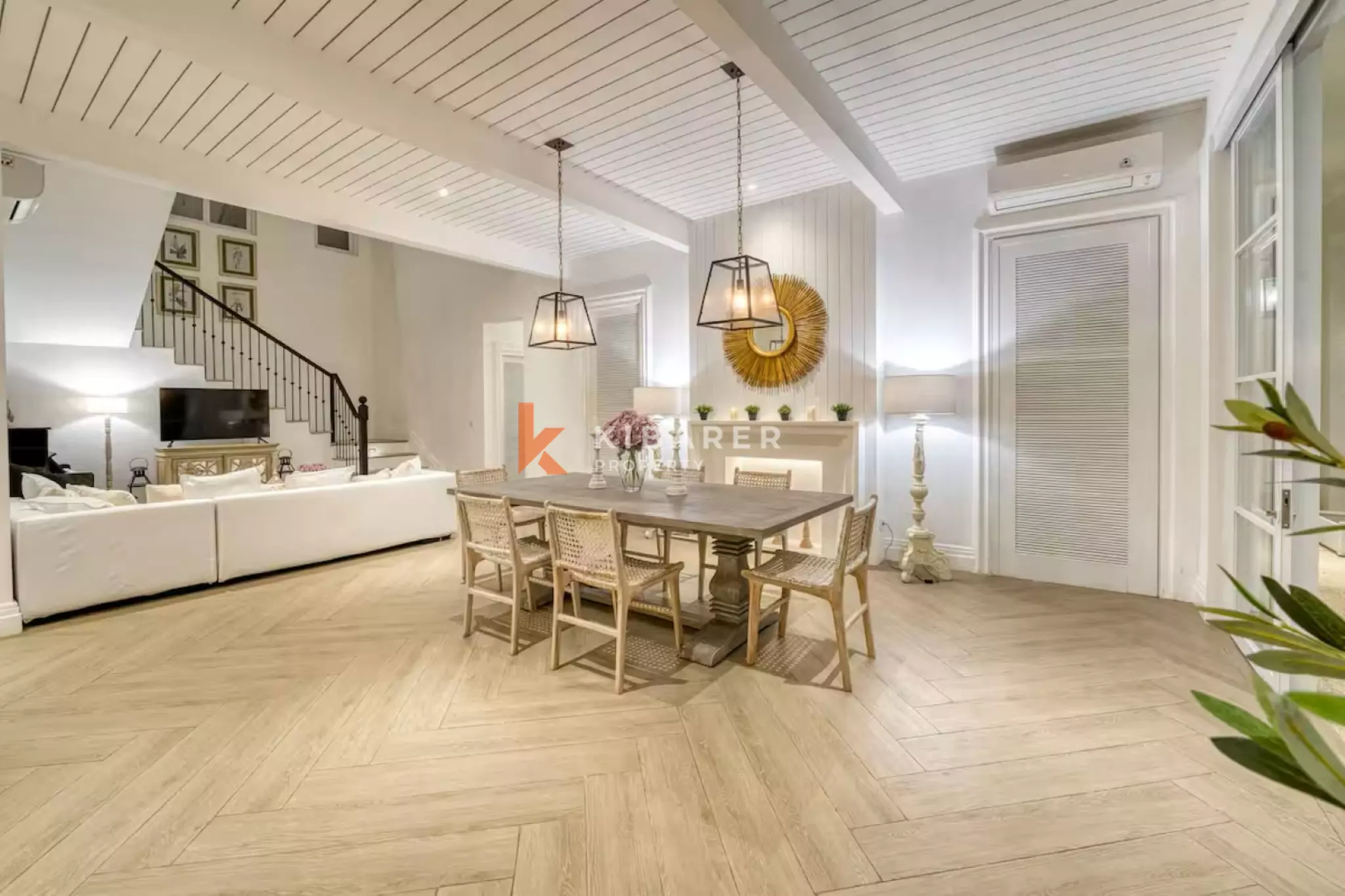 Stunning Four Bedroom Colonial Villa with Ocean View in Berawa — image 5