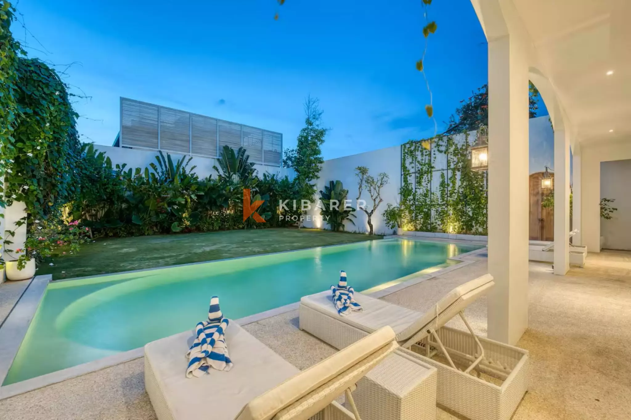 Stunning Four Bedroom Colonial Villa with Ocean View in Berawa — image 2