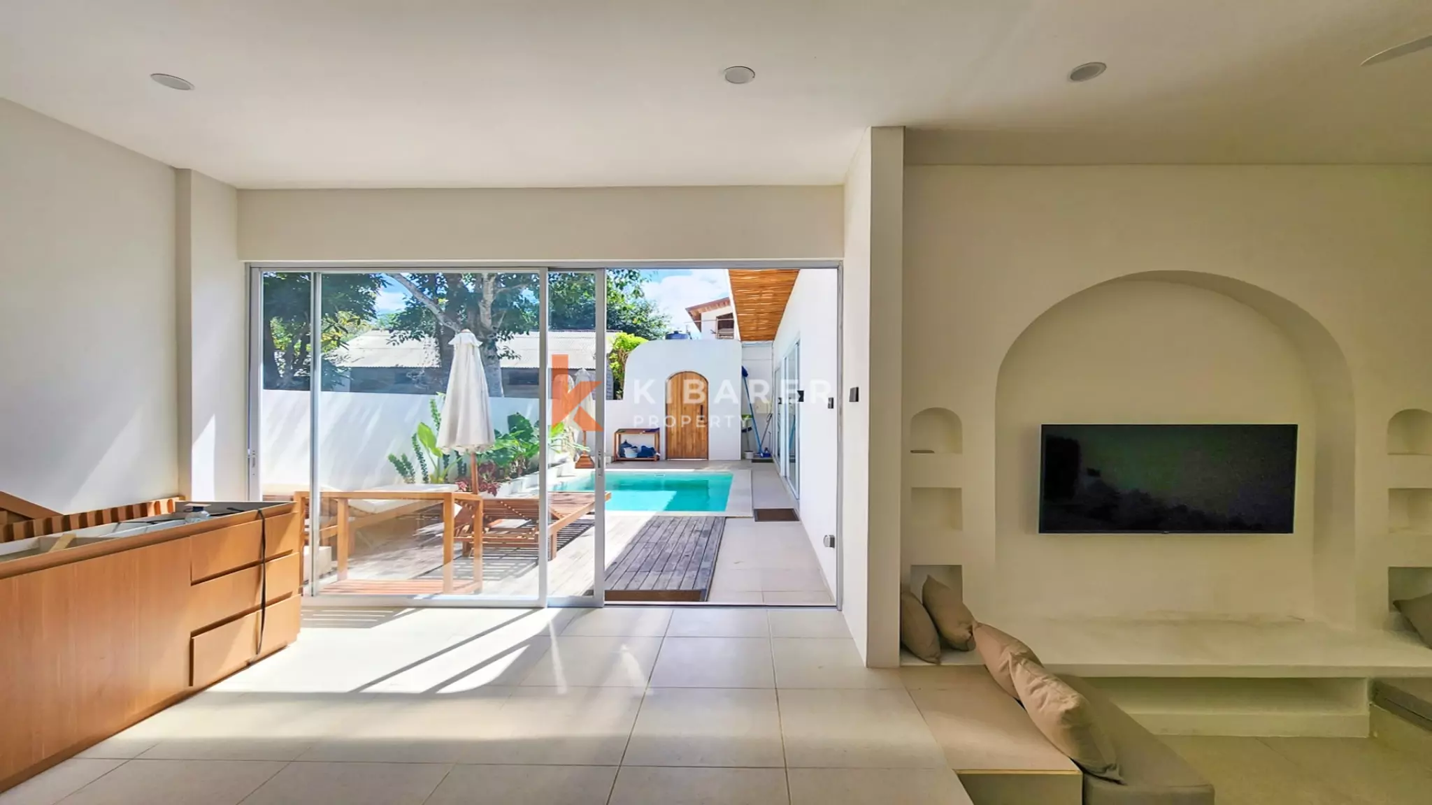 Tropical Hideaway – Elegant Two-Bedroom Villa Near Nyang-Nyang Beach — image 6