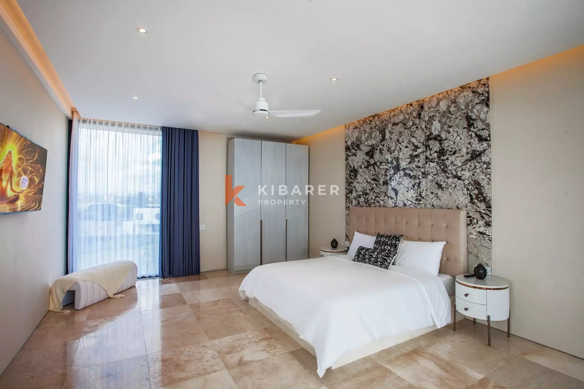Elegant Four-Bedrooms Enclosed Living Villa in Pererenan Area — image 4
