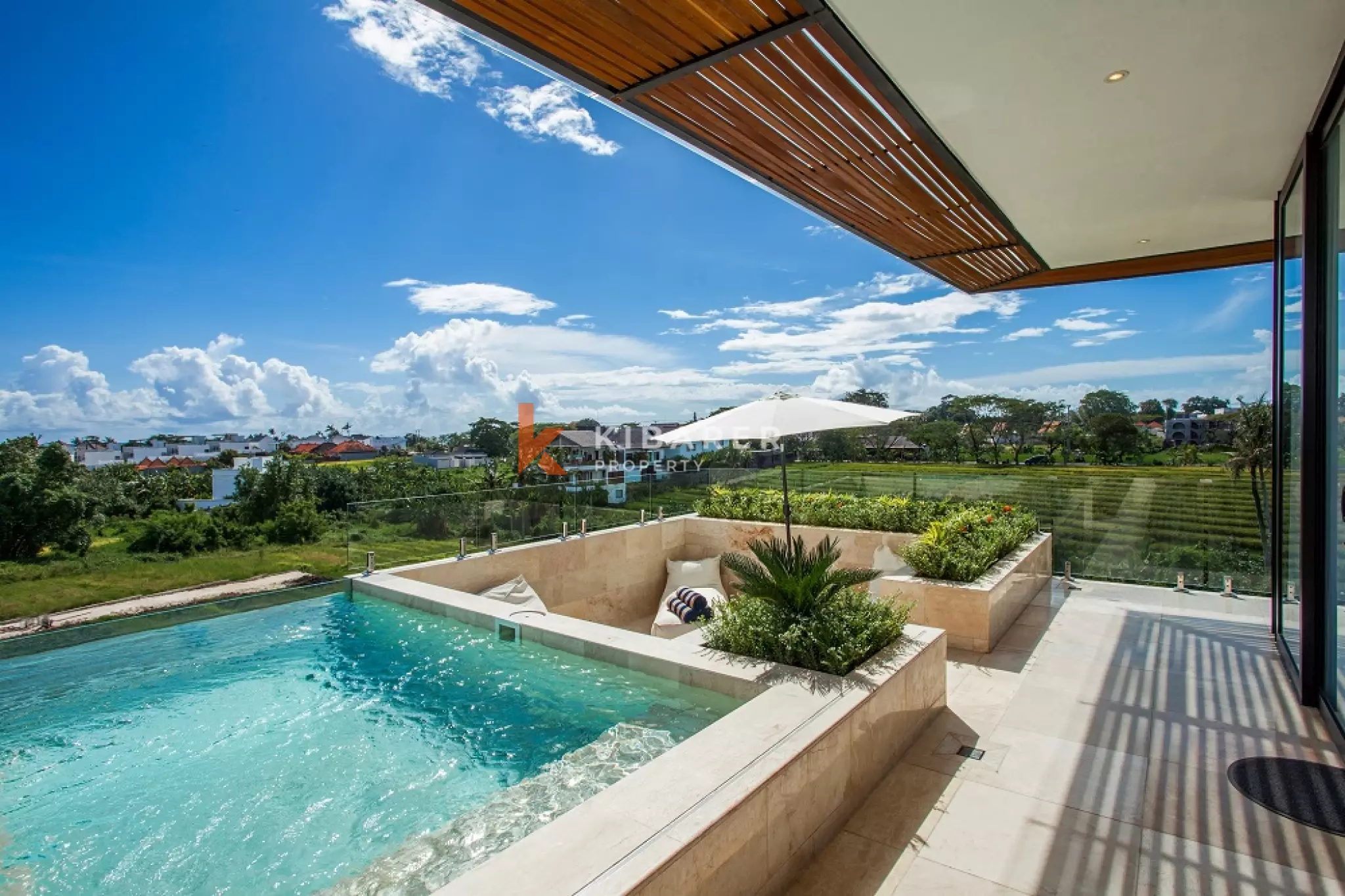 Elegant Four-Bedrooms Enclosed Living Villa in Pererenan Area — image 1