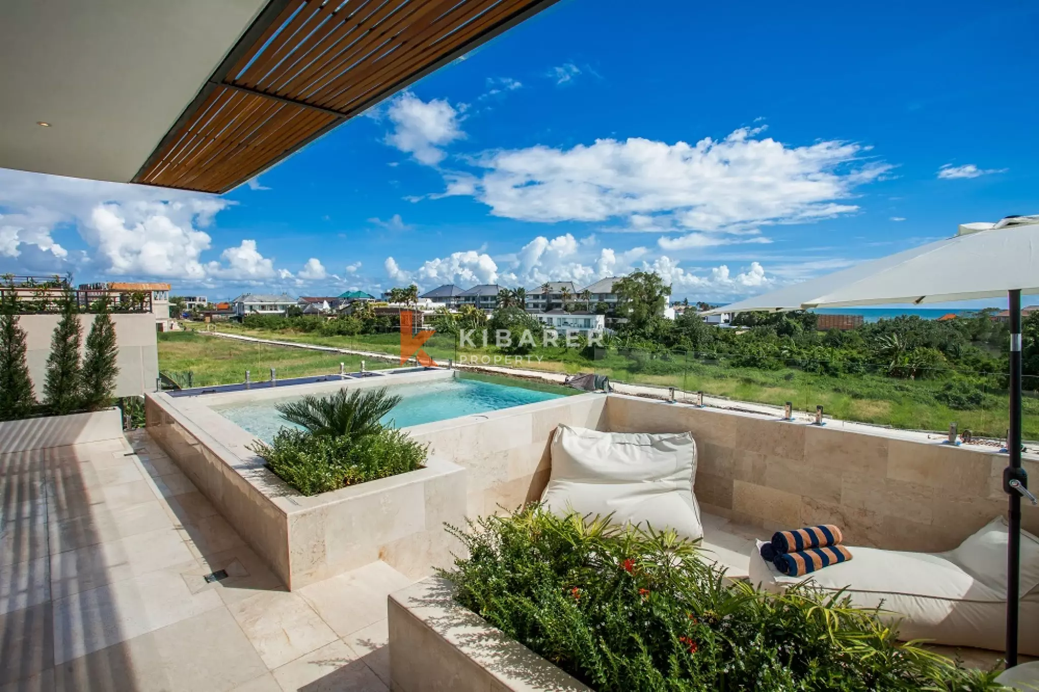 Elegant Four-Bedrooms Enclosed Living Villa in Pererenan Area — image 2