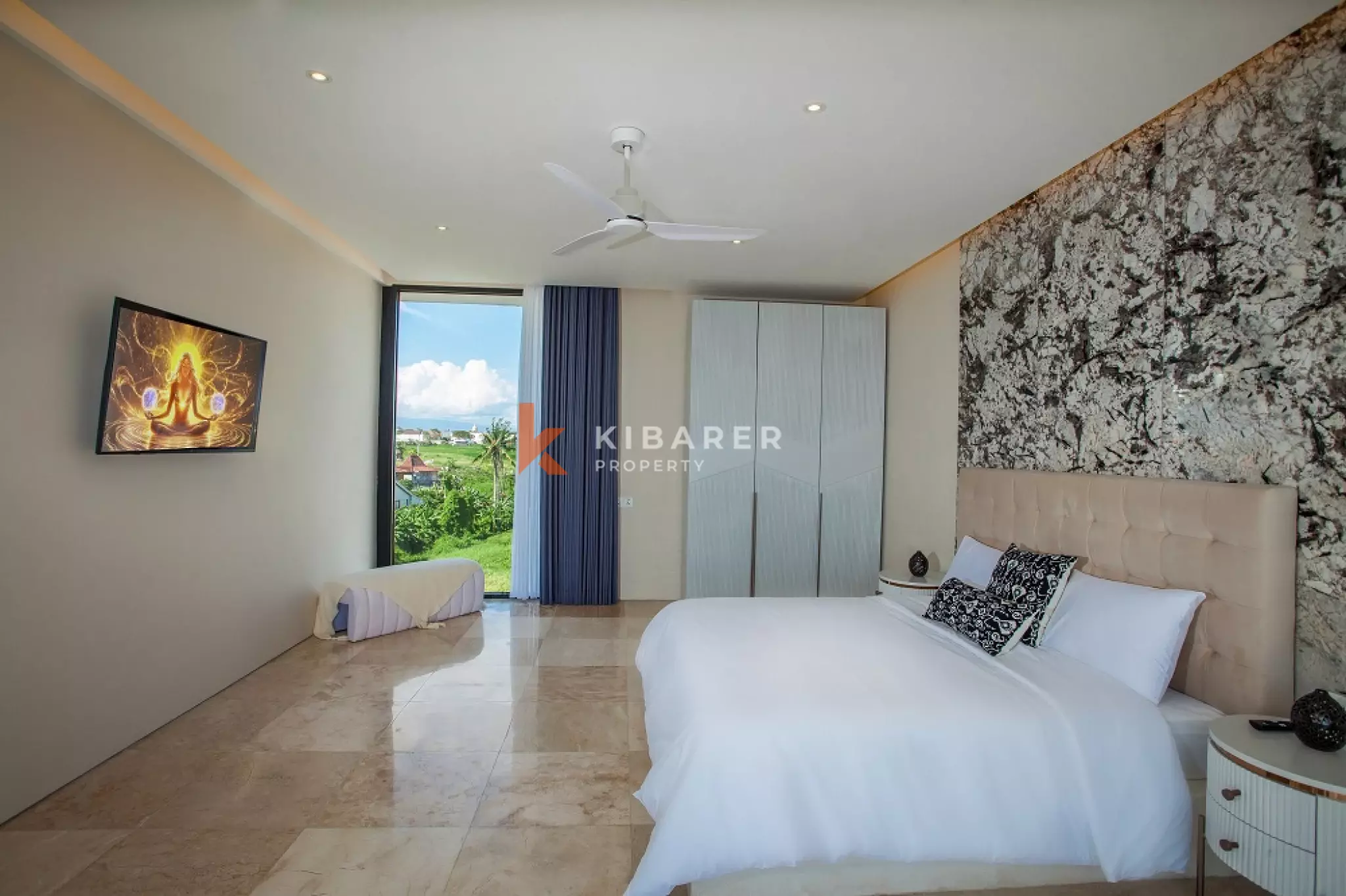 Elegant Four-Bedrooms Enclosed Living Villa in Pererenan Area — image 11